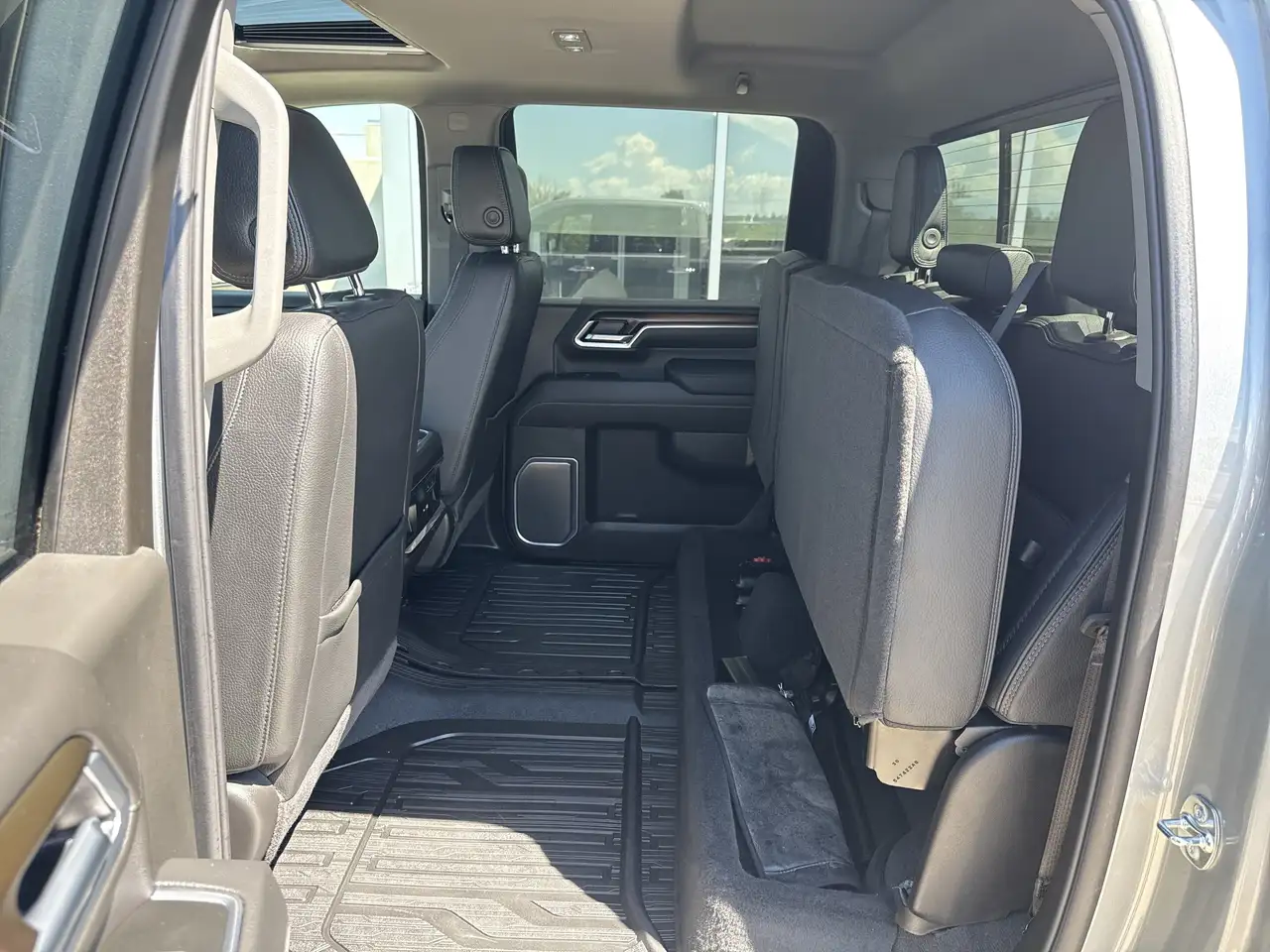 GMC Sierra 3500HD снимка GMC Sierra 3500HD