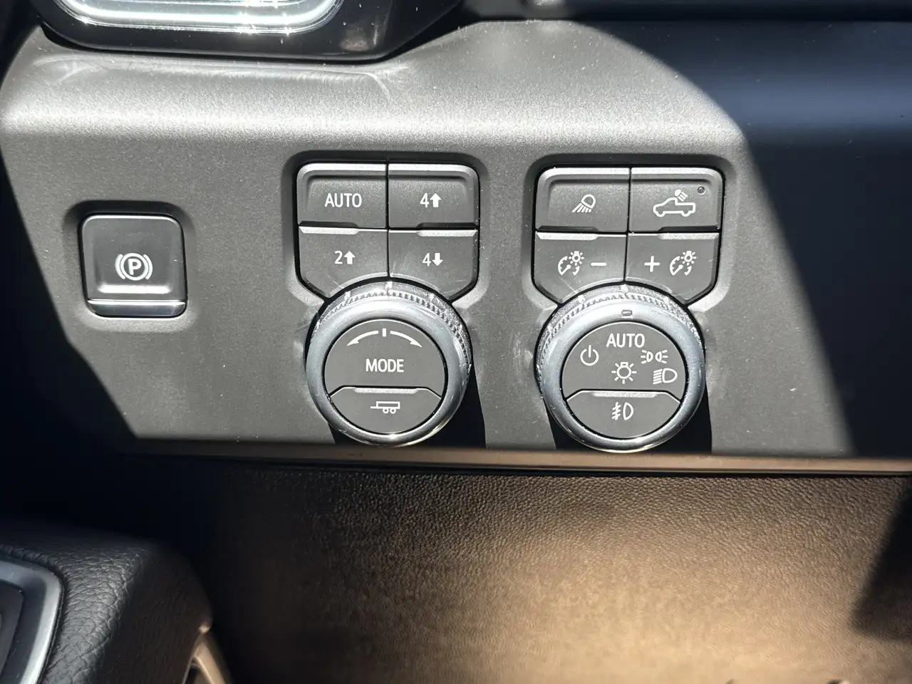 GMC Sierra 3500HD снимка GMC Sierra 3500HD
