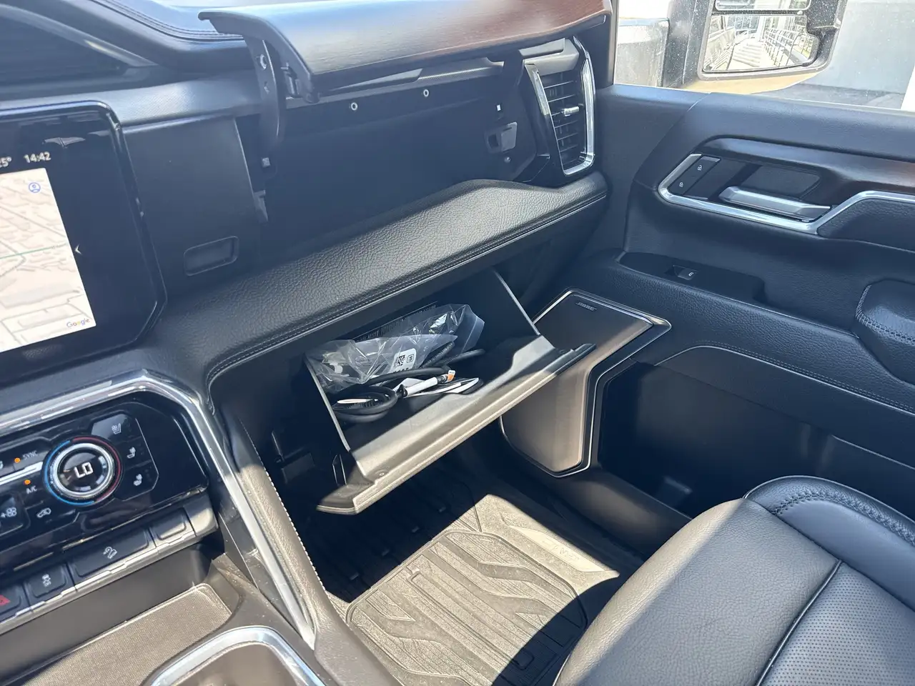 GMC Sierra 3500HD снимка GMC Sierra 3500HD