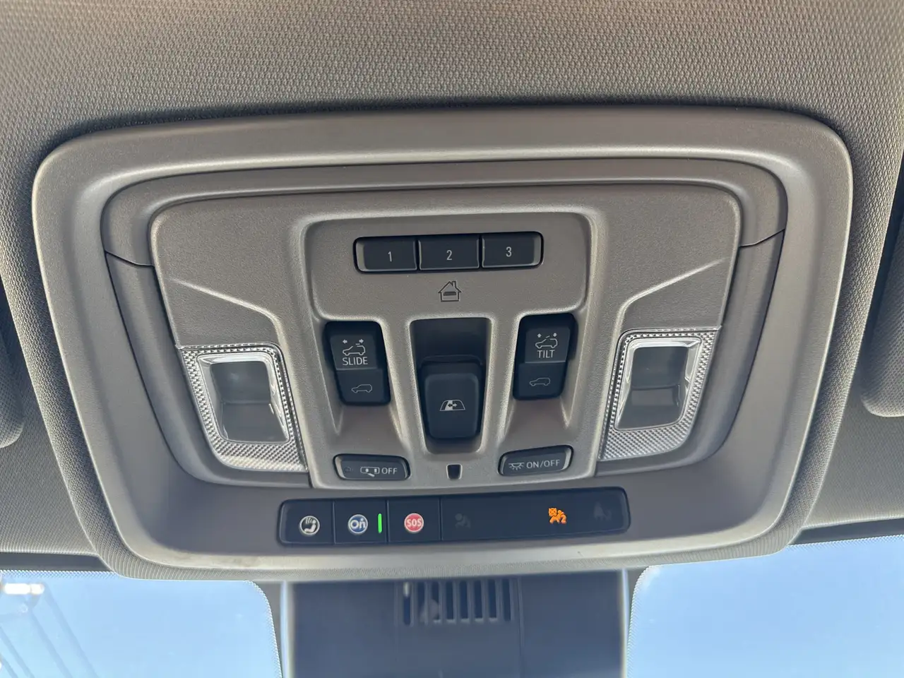 GMC Sierra 3500HD снимка GMC Sierra 3500HD