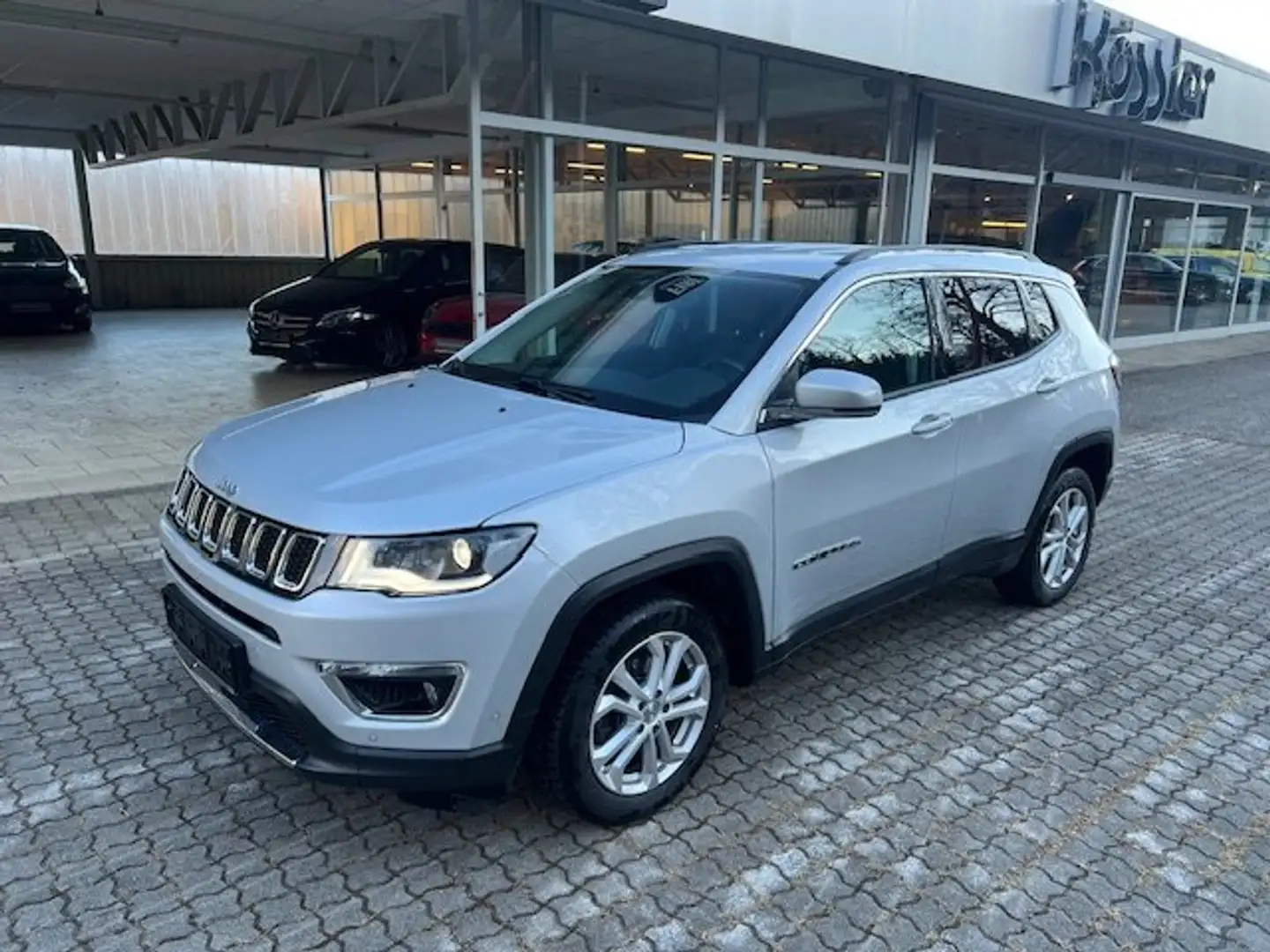 Jeep Compass 1,6 MJet Limited FWD *NAVI*RFK*SZH*TOP ZUSTAND* Grau - 2