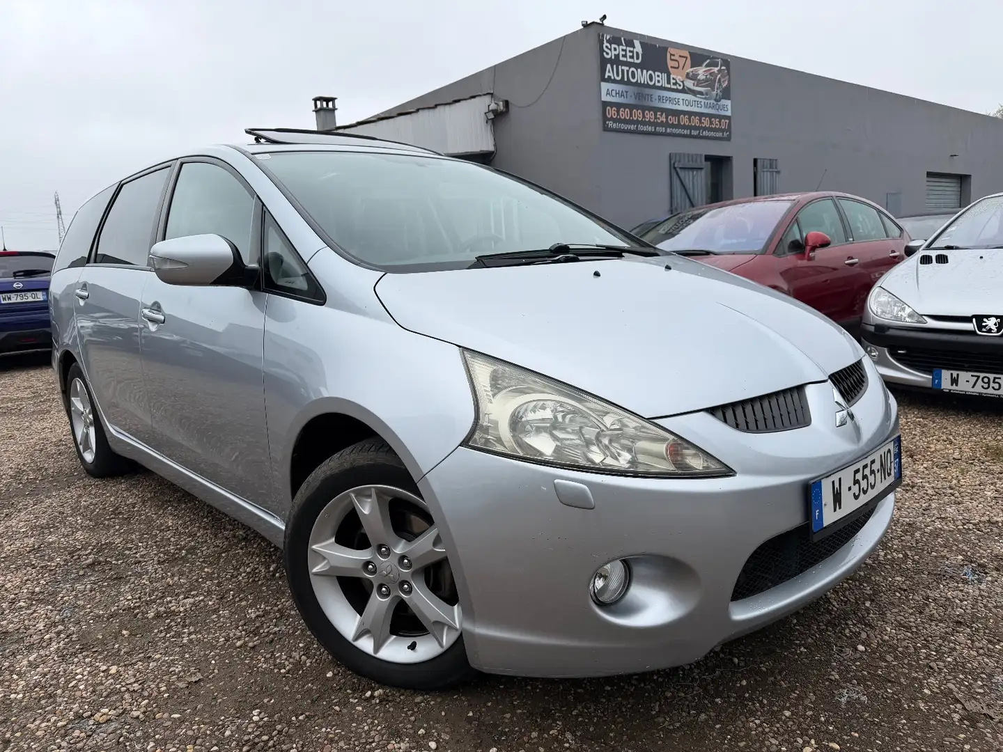 Mitsubishi Grandis 2.0 DI-D Intense Silber - 1