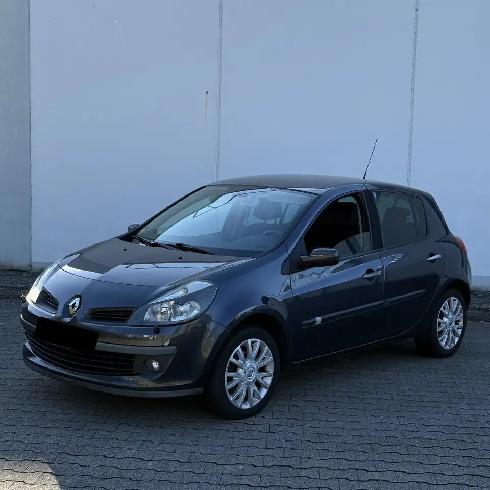 Renault Clio 1.6 16V 110 Dynamique Proactive A — photo 1 of 9