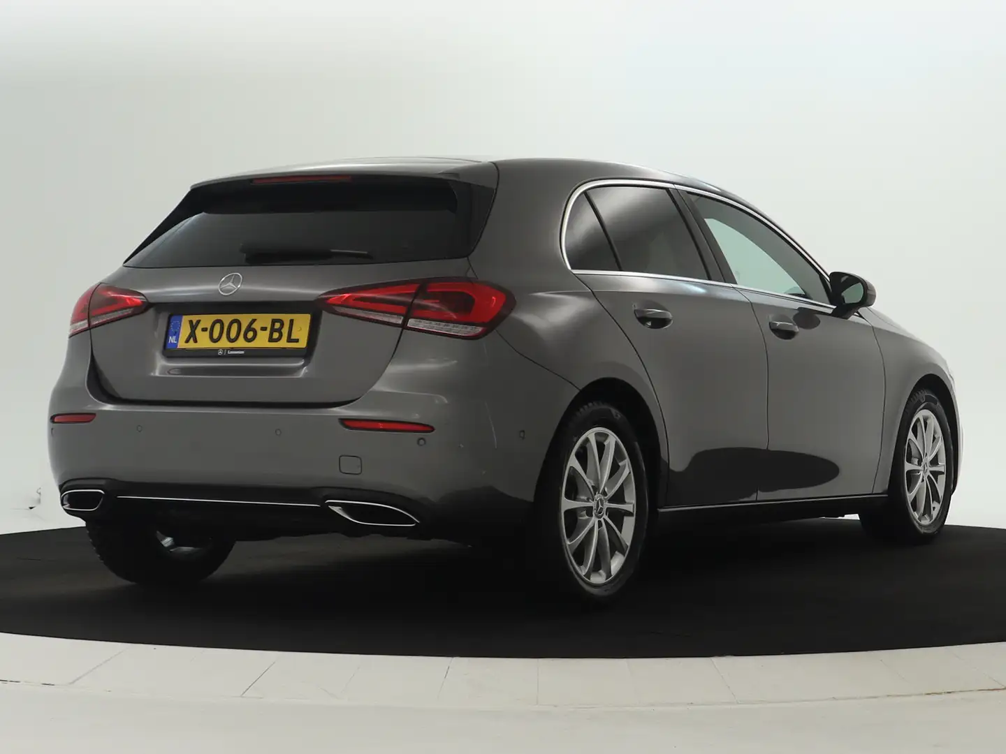 Mercedes-Benz A 180 Luxury Line | Led Koplampen | Sfeerverlichting | S Grijs - 2