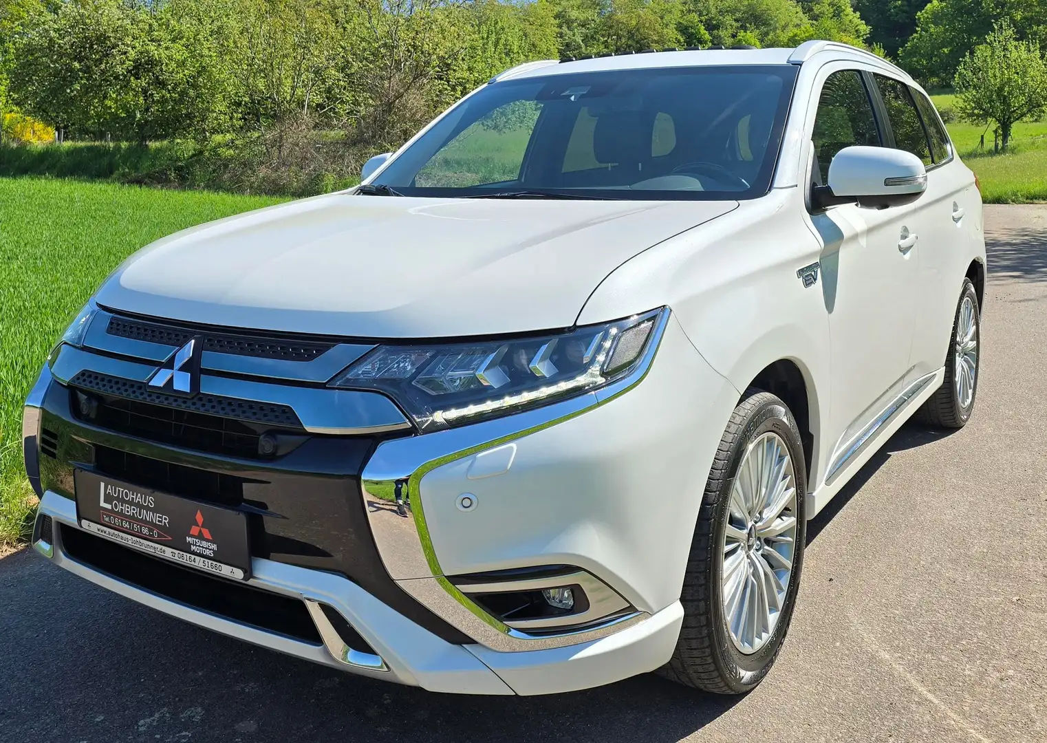 Mitsubishi Outlander PHEV 2.4 TOP-Vollausstattung Weiß - 1