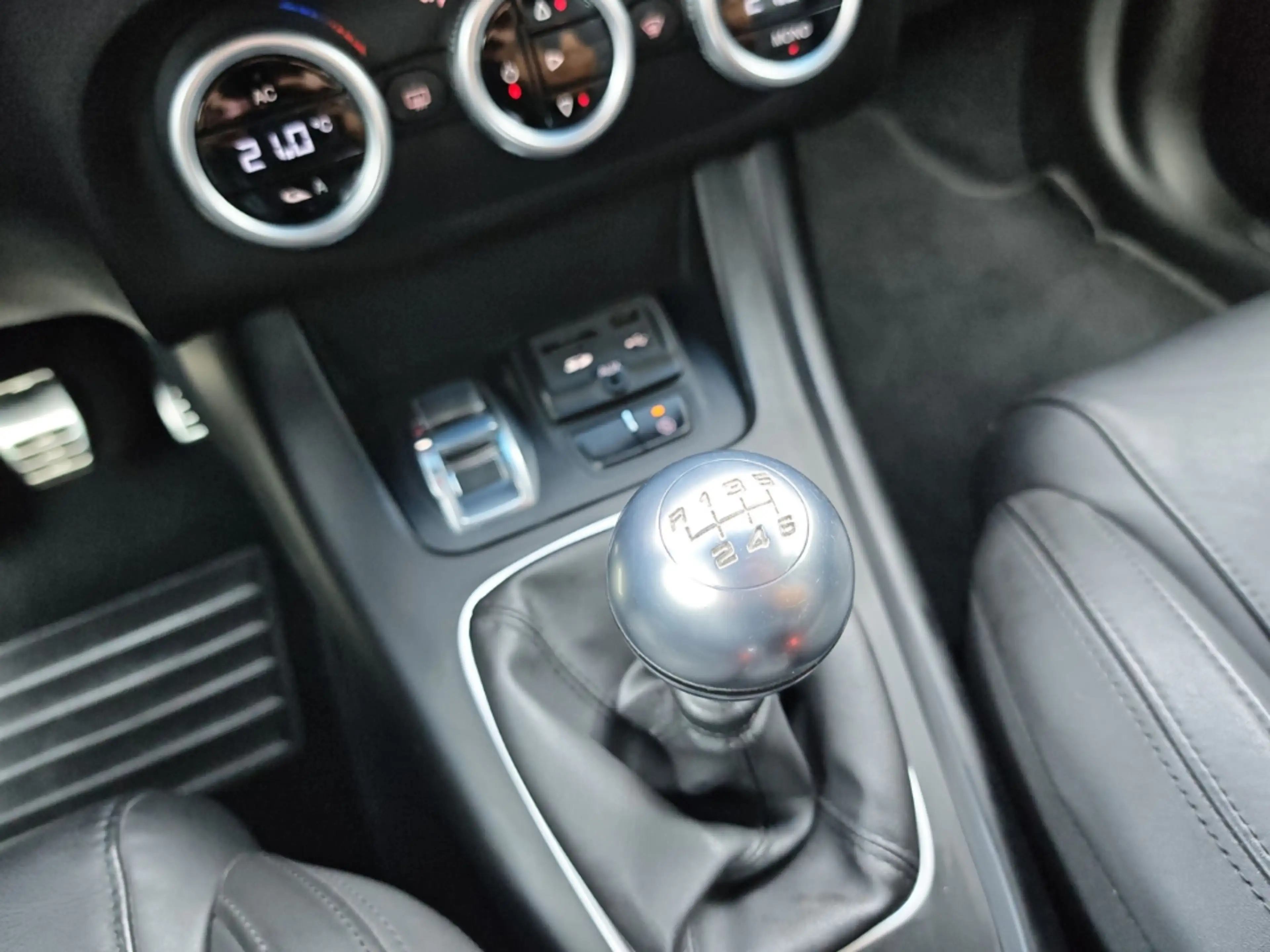 Alfa Romeo Giulietta 1.4 Super +Leder +Sitzheizung +Navi — photo 14
