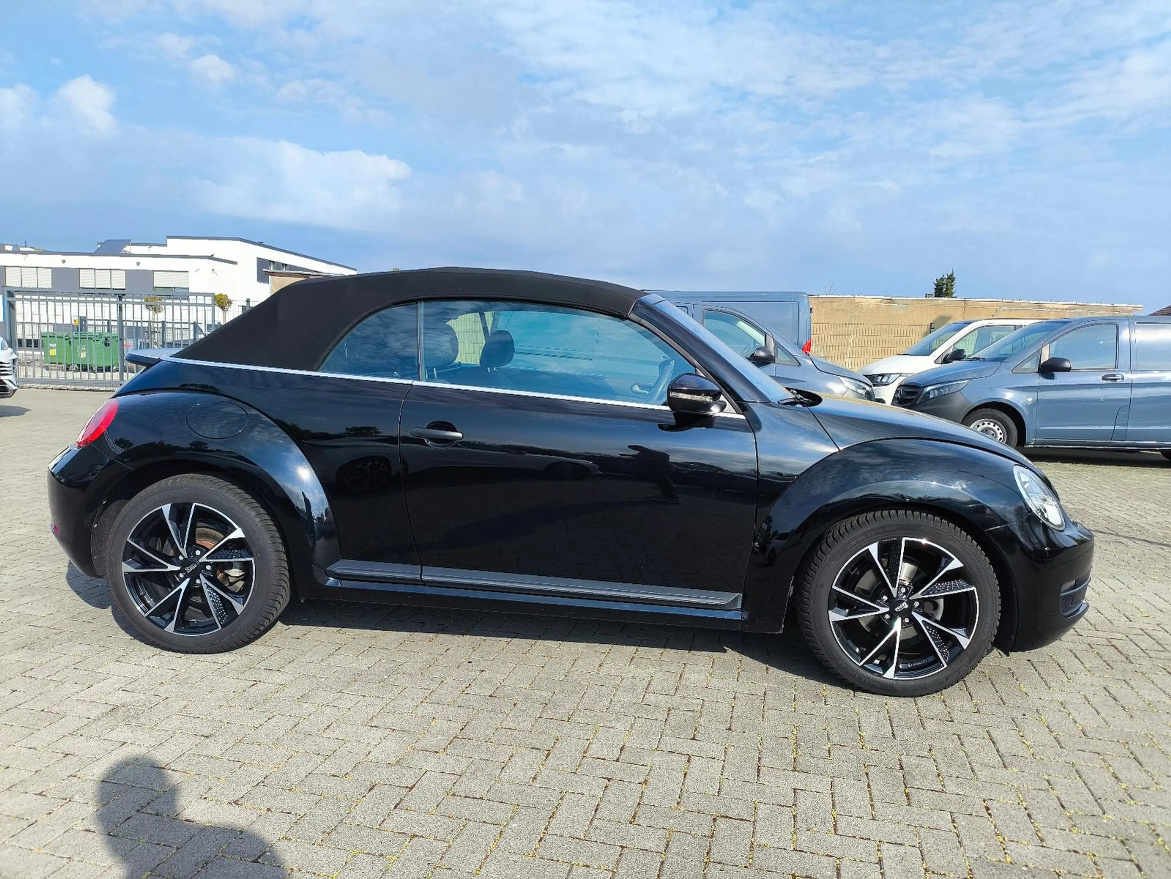 Volkswagen New Beetle Beetle Cabriolet,2 HAND,KLIMA,PDC,WINDSCHOTT — photo 5