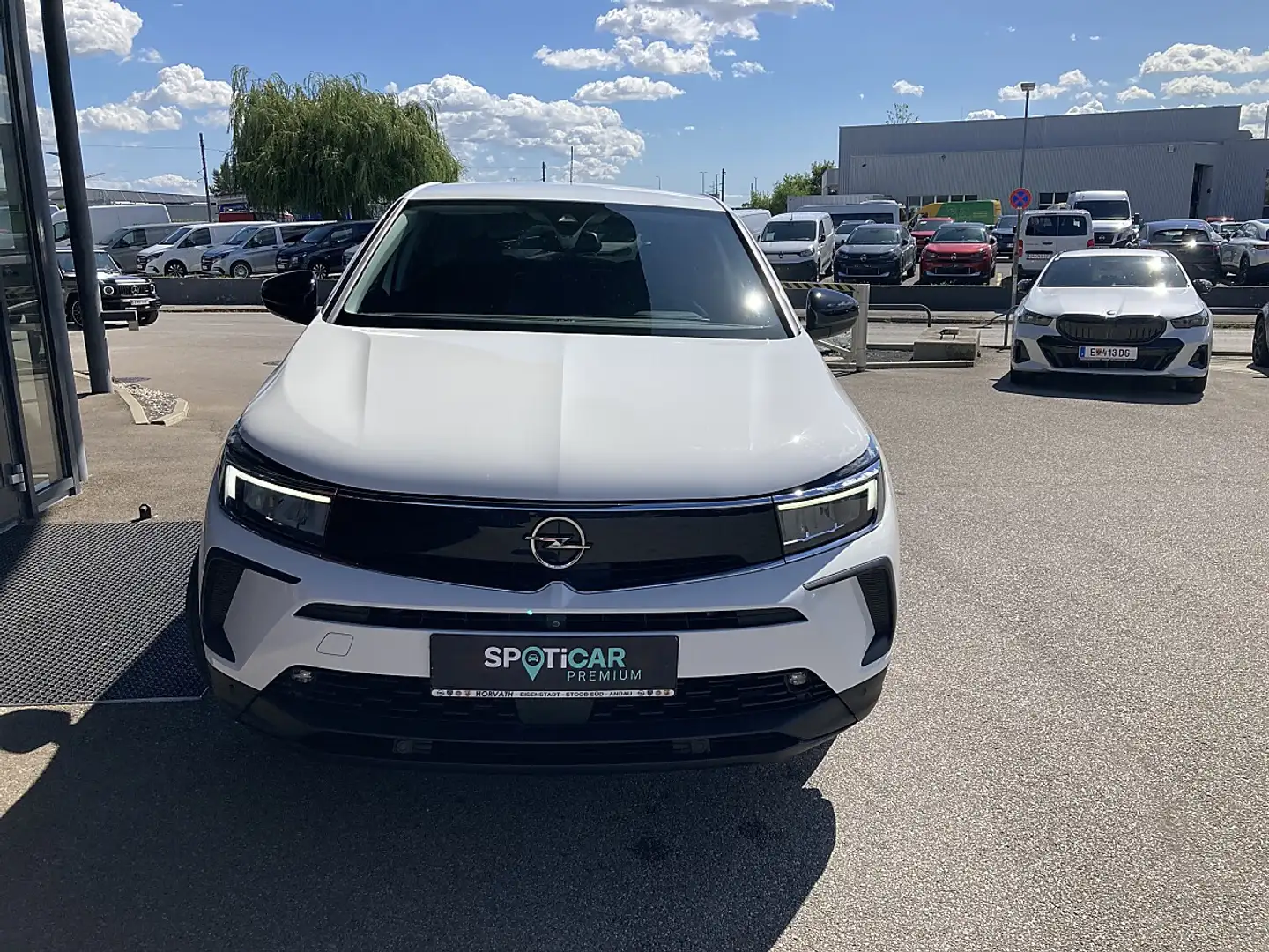 Opel Grandland X 1,2 Turbo Dir. Inj. Design&Tech Start/Stop Weiß - 2