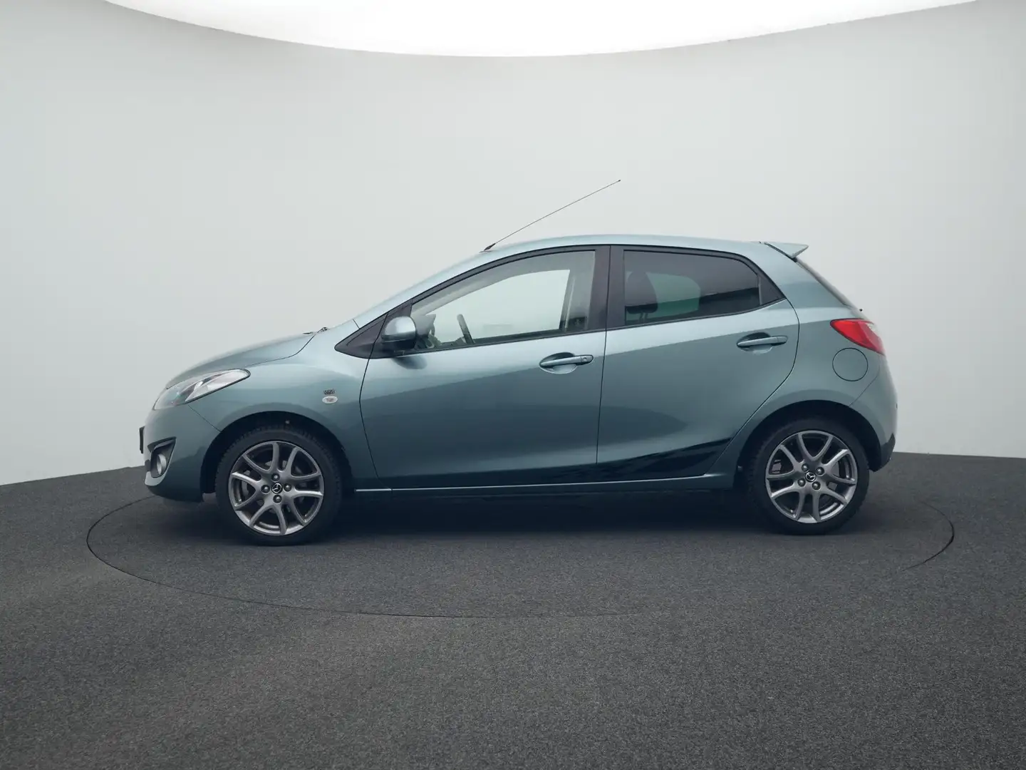Mazda 2 1.3 GT met all-weather banden en parkeersensoren a Grau - 2