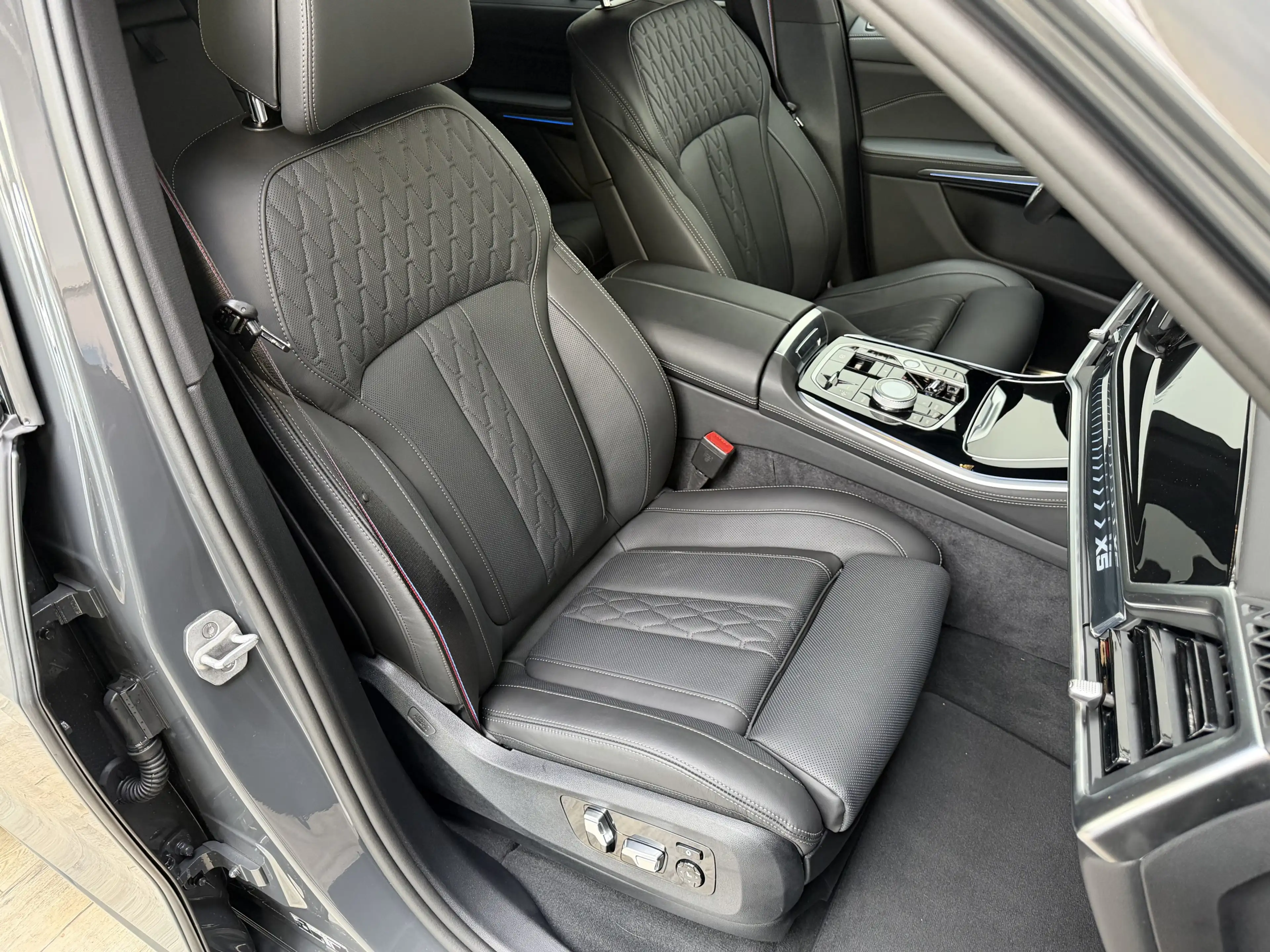 BMW X5 xDr50e M Sport Pro 22Zoll Pano Sitzlüft. AHK — photo 35