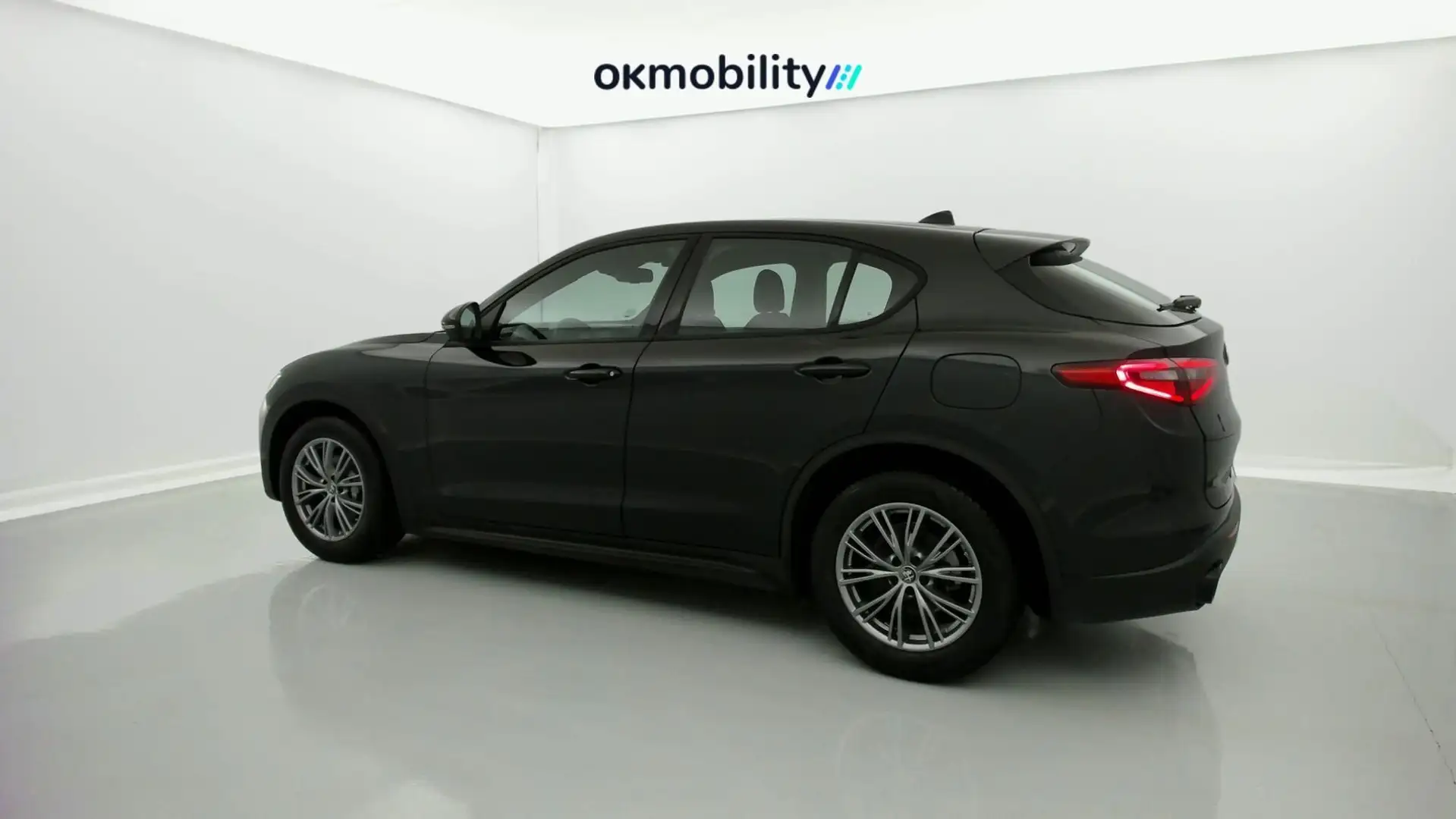 Alfa Romeo Stelvio 2.2 Super RWD Aut. 160 Zwart - 2