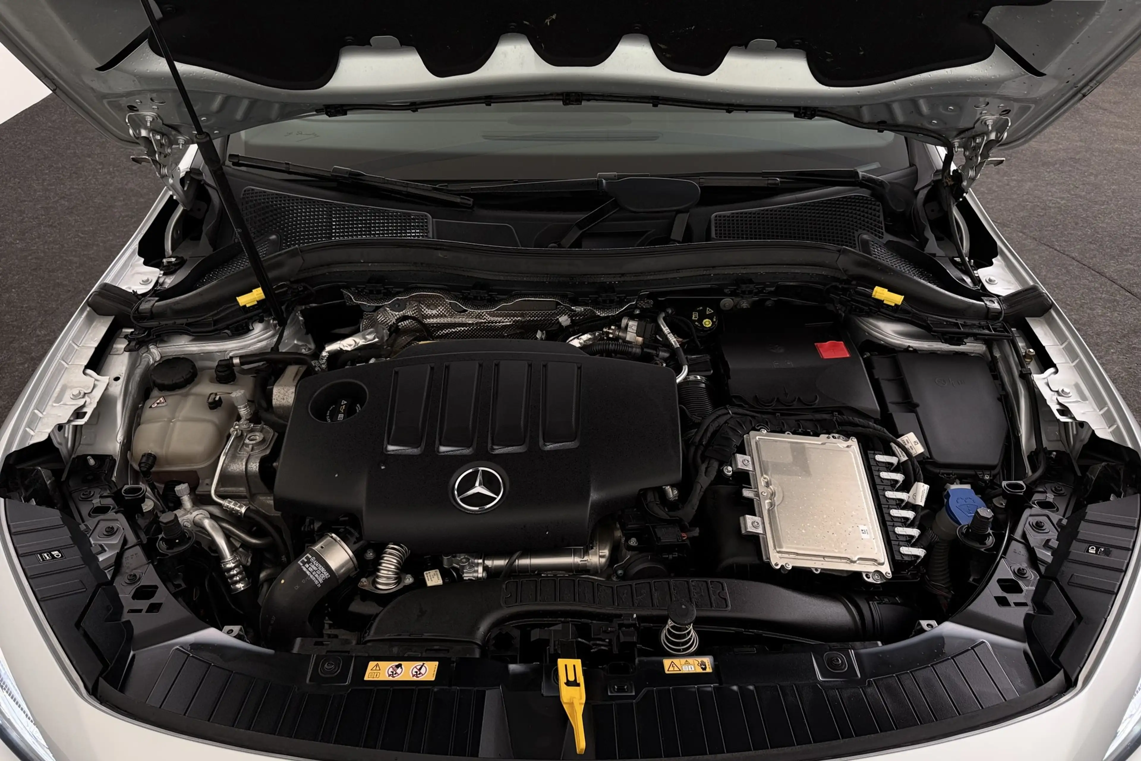 Mercedes-Benz GLA 180 BUSINESS SOLUTION dA 8G-DCT + GPS + LEDER + CAMERA — photo 14