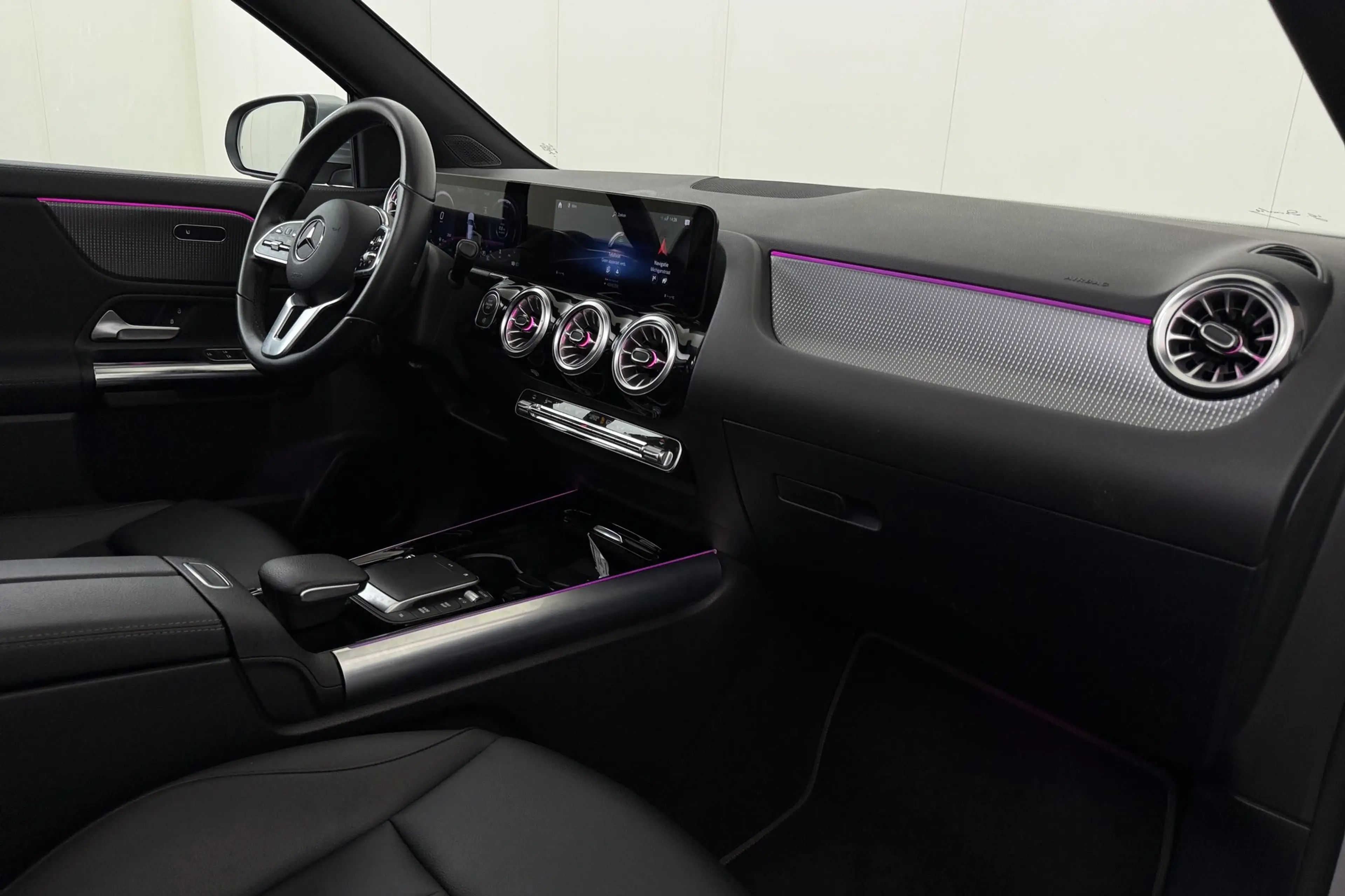 Mercedes-Benz GLA 180 BUSINESS SOLUTION dA 8G-DCT + GPS + LEDER + CAMERA — photo 11