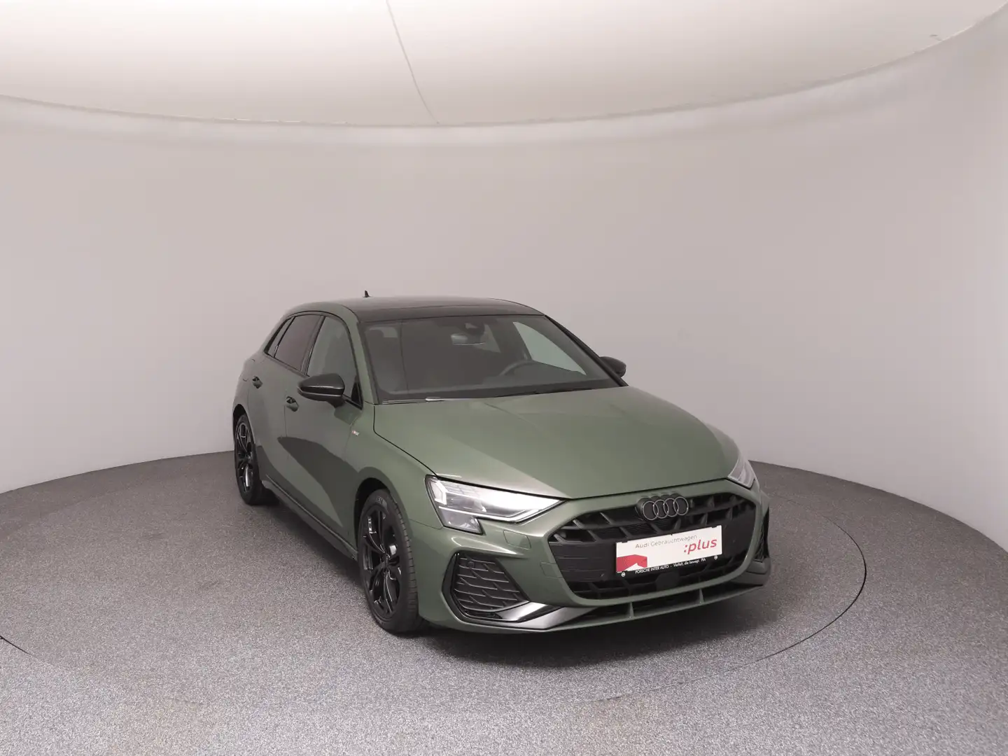 Audi A3 35 TFSI S line Grün - 2