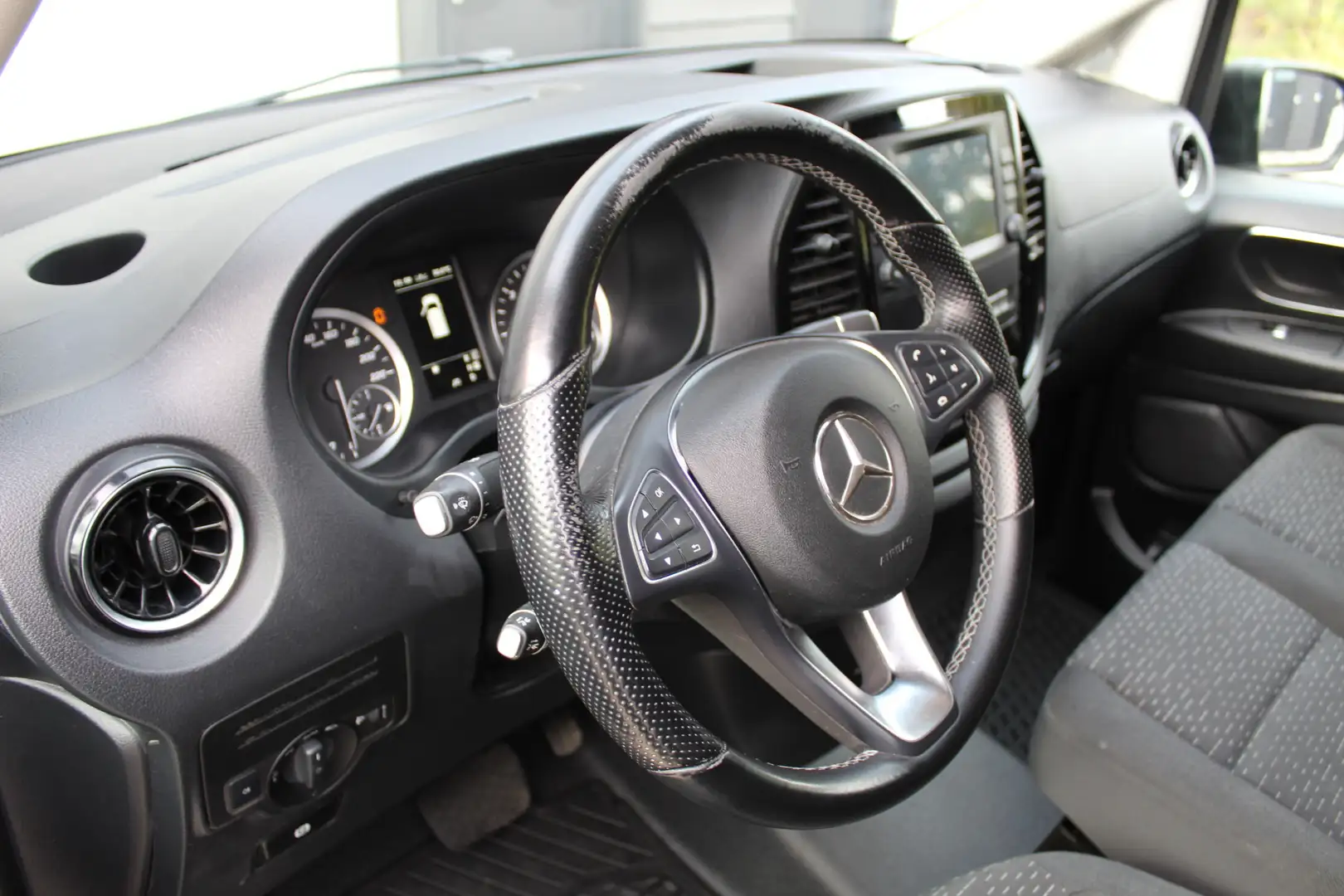 Mercedes-Benz Vito 114 CDI 136Pk Automaat L2 | Trekhaak | Camera | Ac Gris - 2