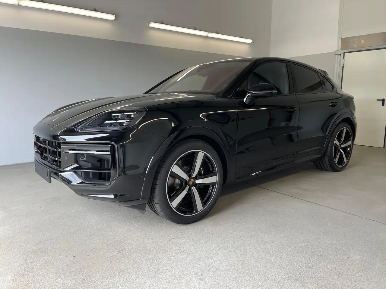 Porsche Cayenne GTS Coupe 4+1 Burmester+Nacht+AHK+22+PDCC+18Weg...