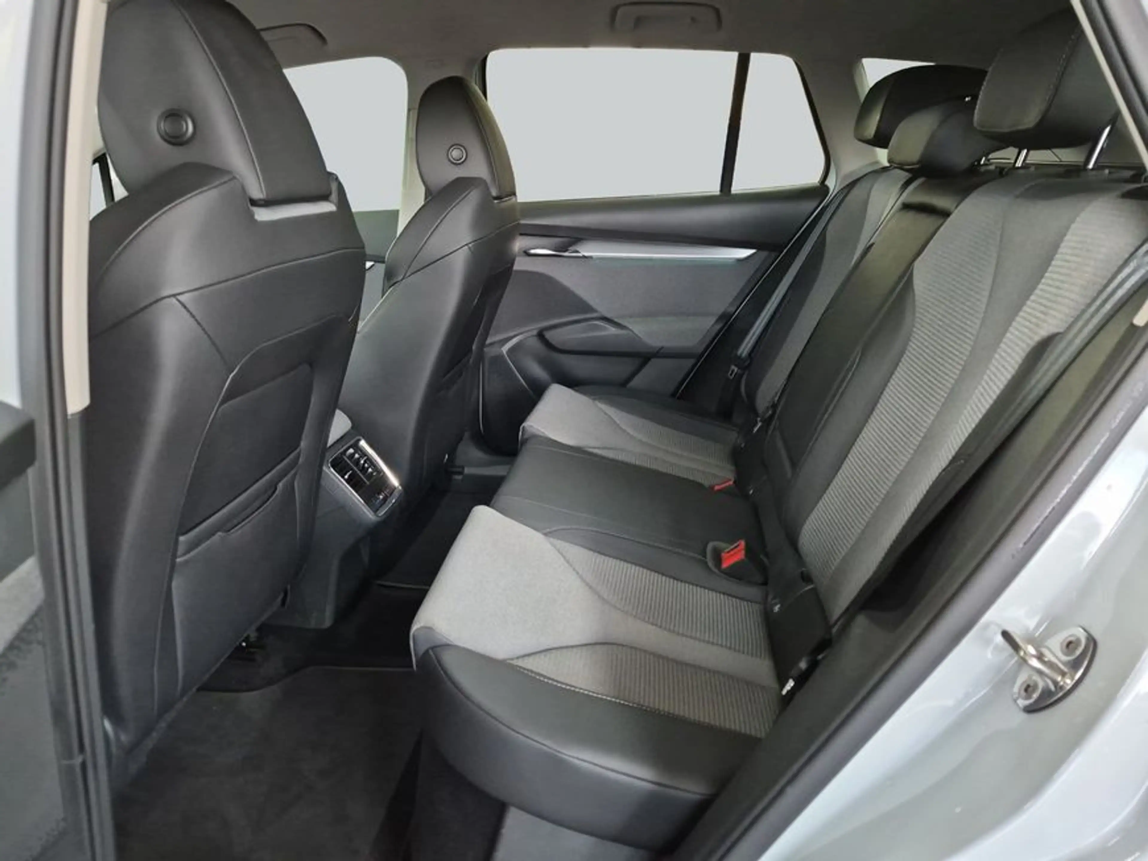 Skoda Enyaq iV 60 — photo 12