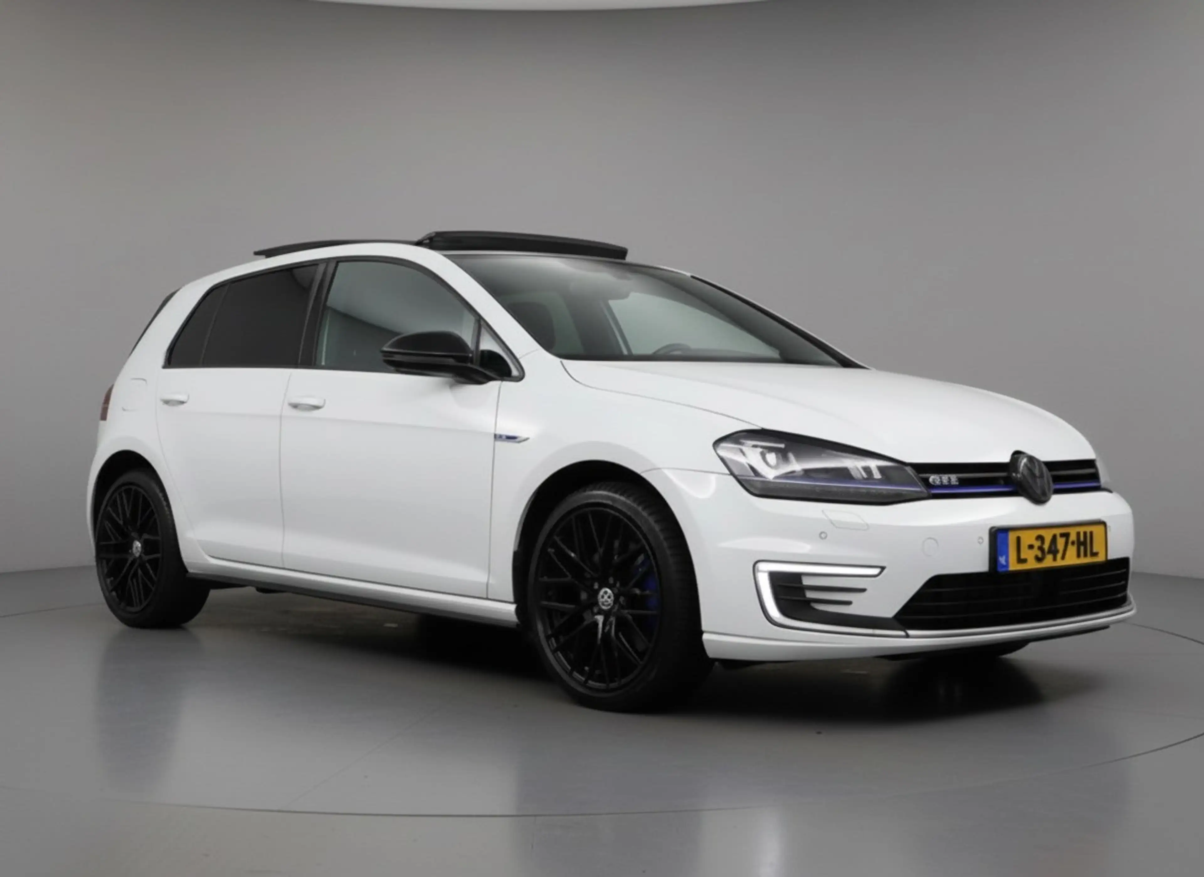 Volkswagen Golf GTE 1.4 TSI 7.5 Executive Plus - SOH 91% | Panorama | — photo 3
