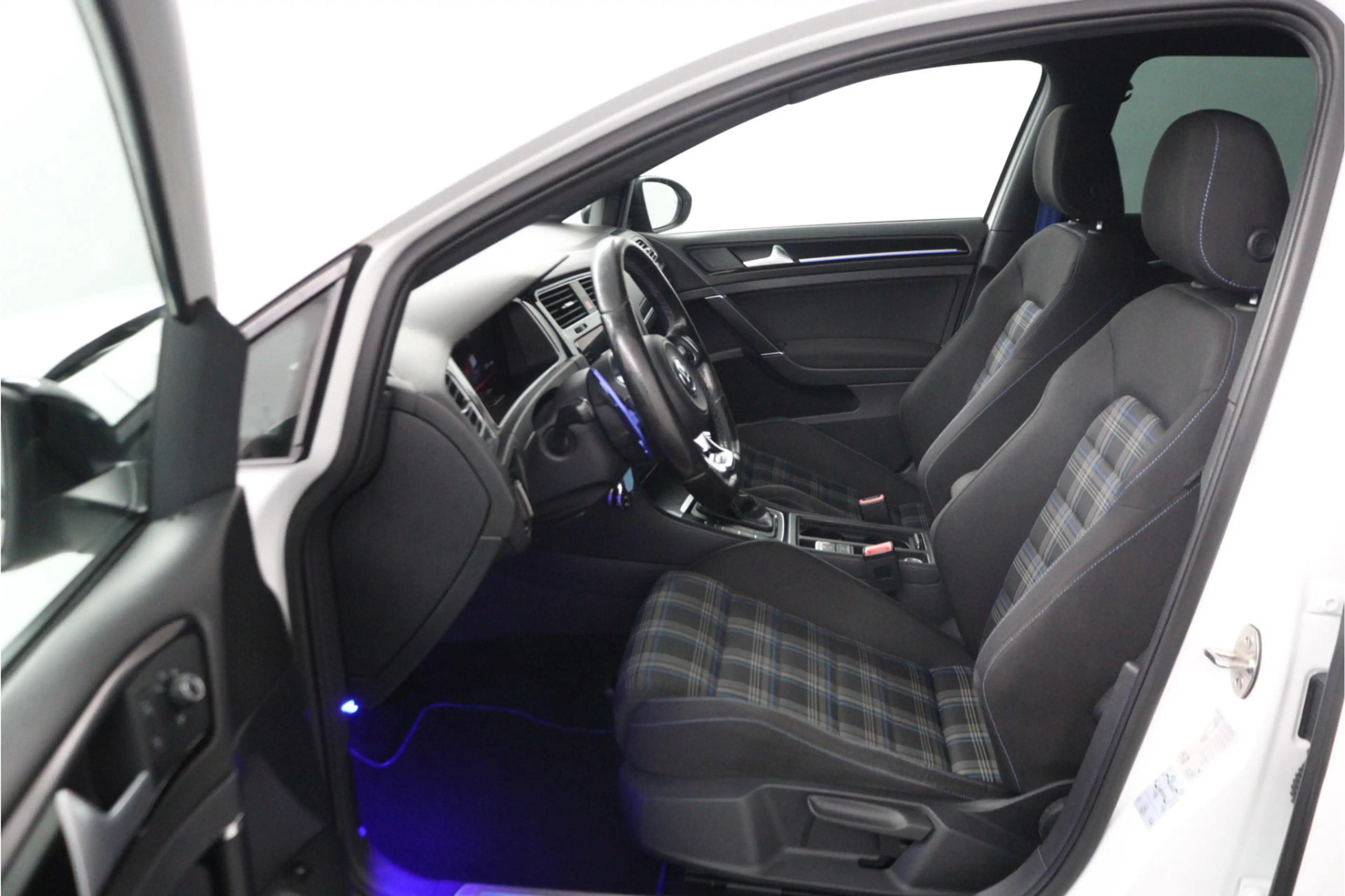 Volkswagen Golf GTE 1.4 TSI 7.5 Executive Plus - SOH 91% | Panorama | — photo 11