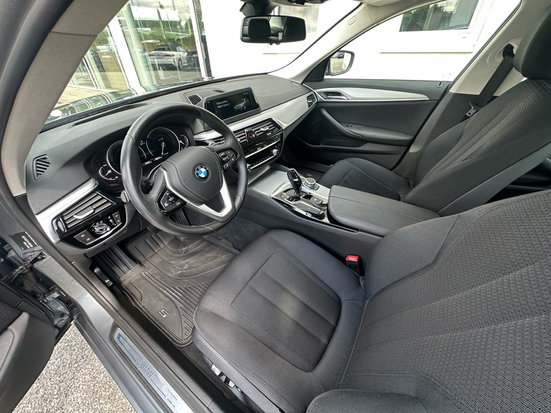 BMW 530 d xDrive Limousine — photo 11