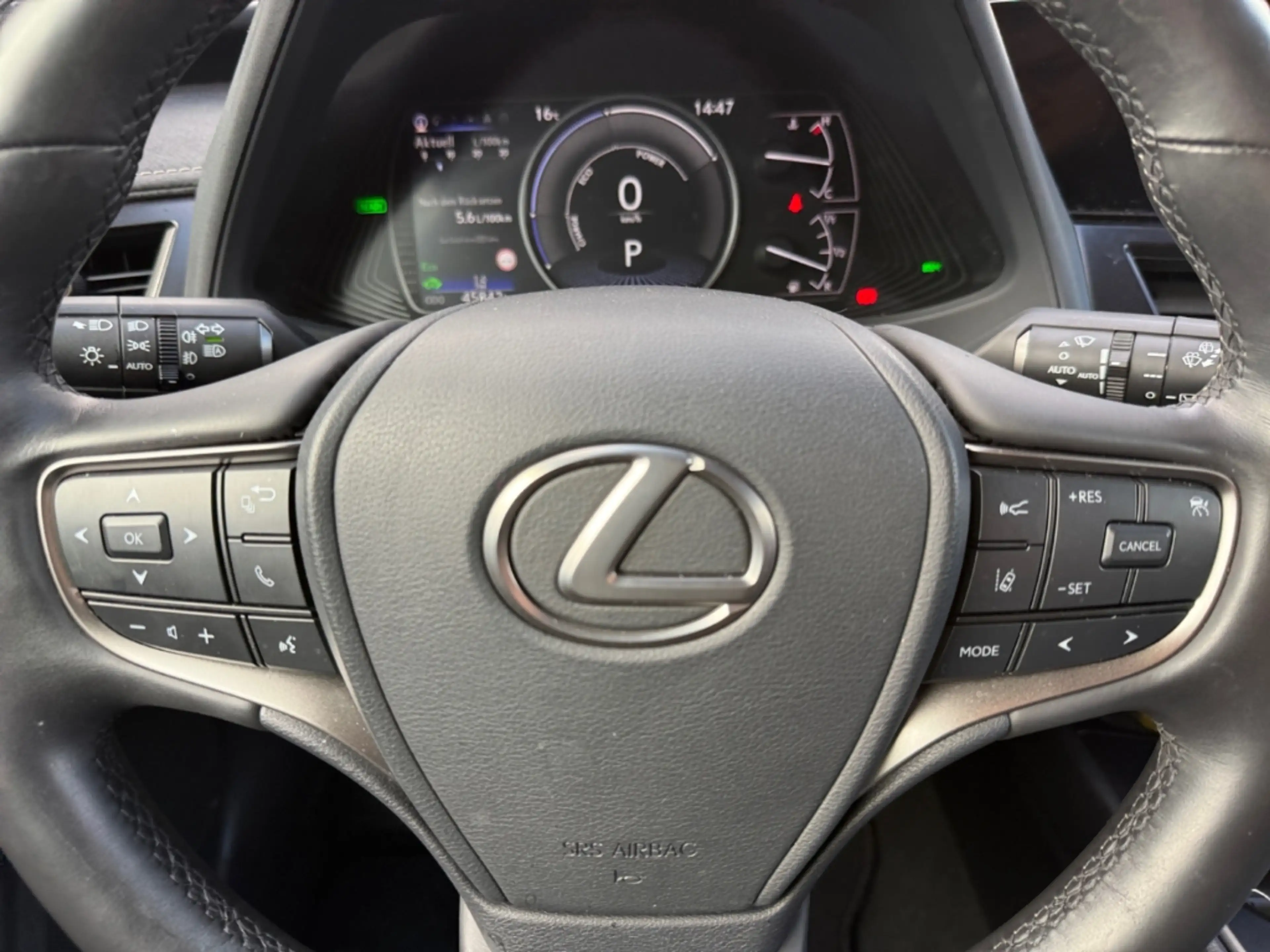 Lexus UX 250h Executive Line *LED*ACC*PDC*SHZ*Tempomat* — photo 13