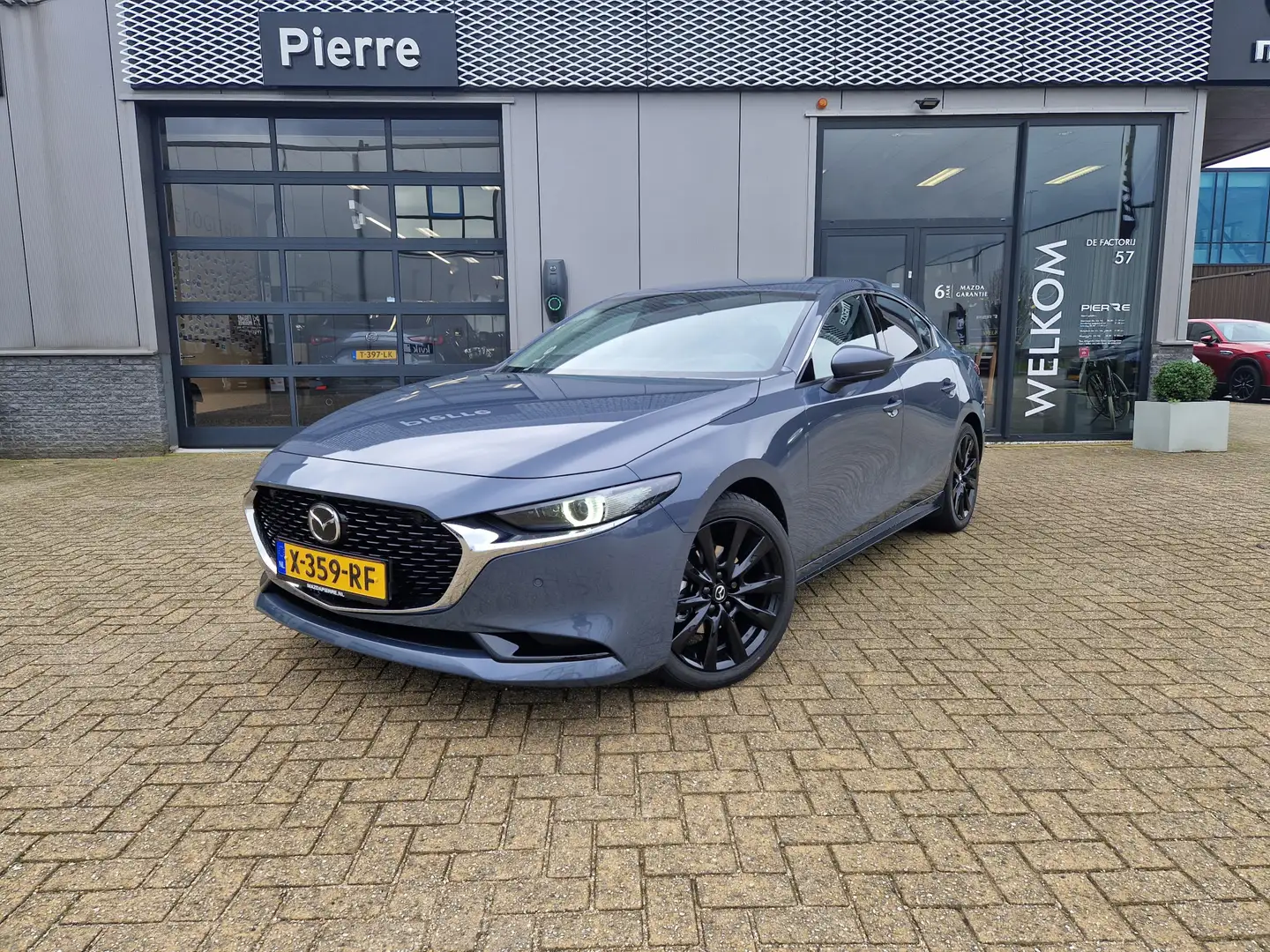 Mazda 3 2.0 e-SkyActiv-G 150 Exclusive-line | BOSE | LEDER Grijs - 2