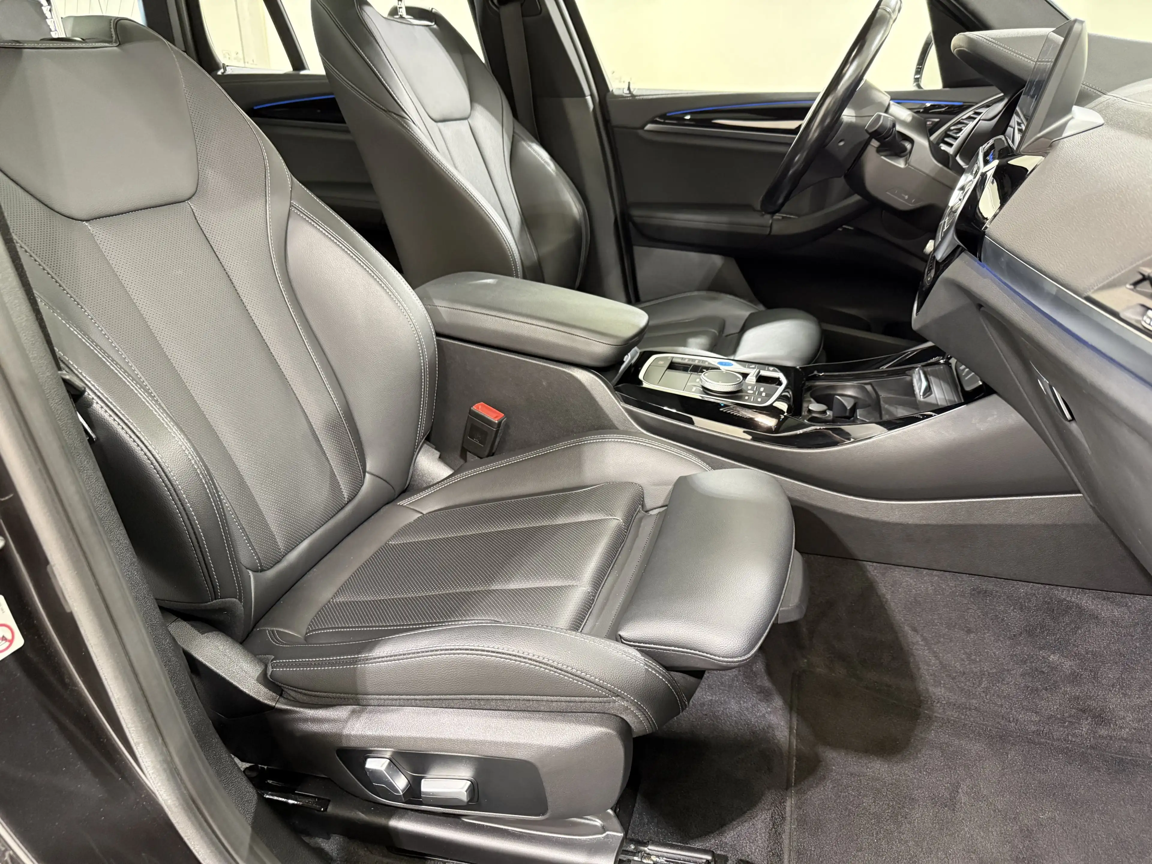 BMW iX3 M Sportpaket Inspiring AHK ACC RFK Pano — photo 15