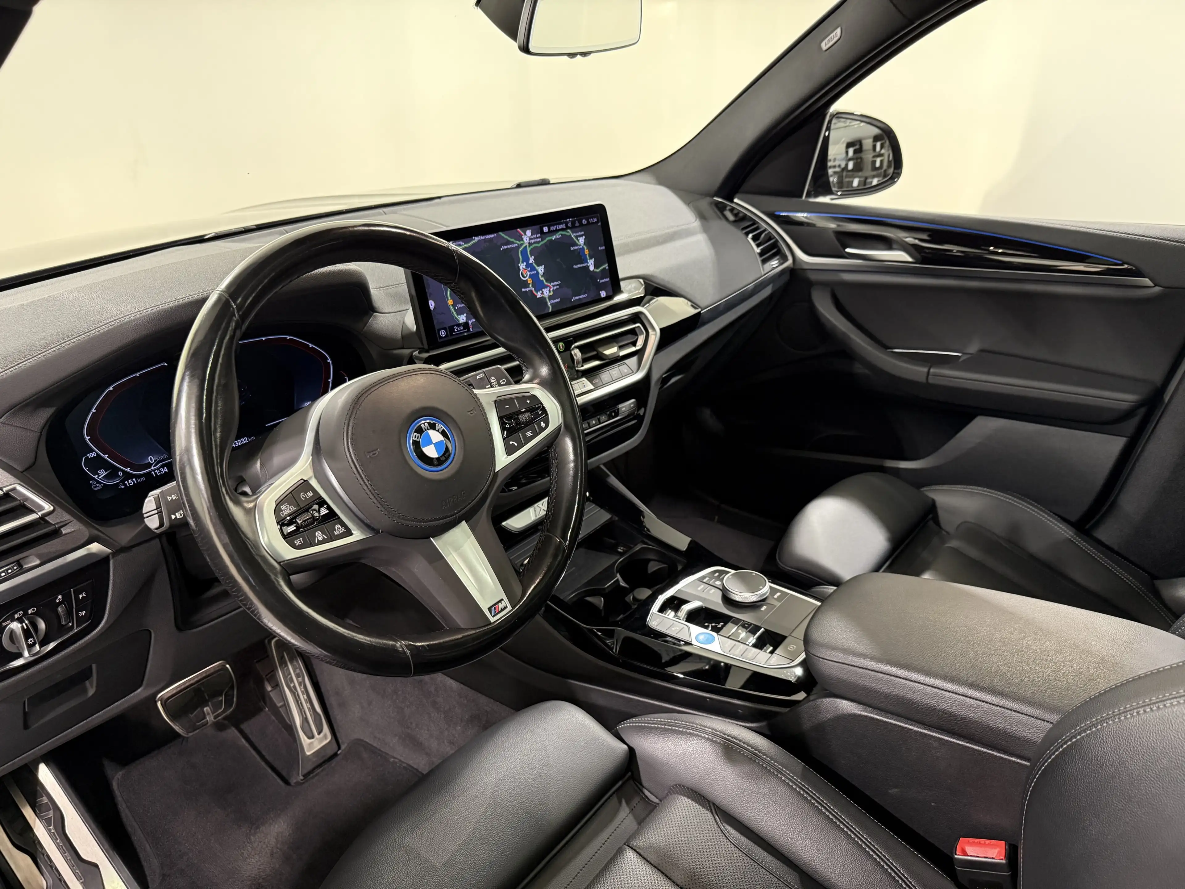 BMW iX3 M Sportpaket Inspiring AHK ACC RFK Pano — photo 9