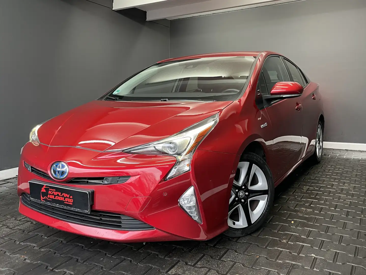 Toyota Prius 1,8 HYBRID, Executive, ACC ,HEAD UP, SPUR AS,R-KAM Red - 1