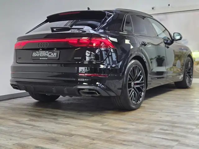 Audi Q8 view 6