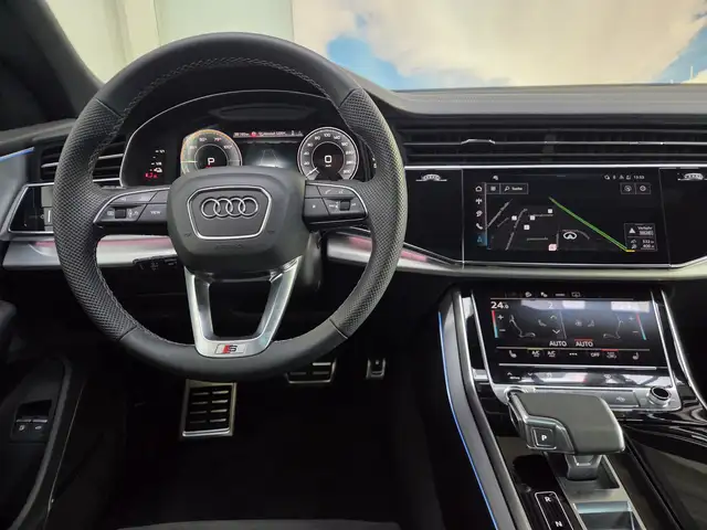 Audi Q8 view 9