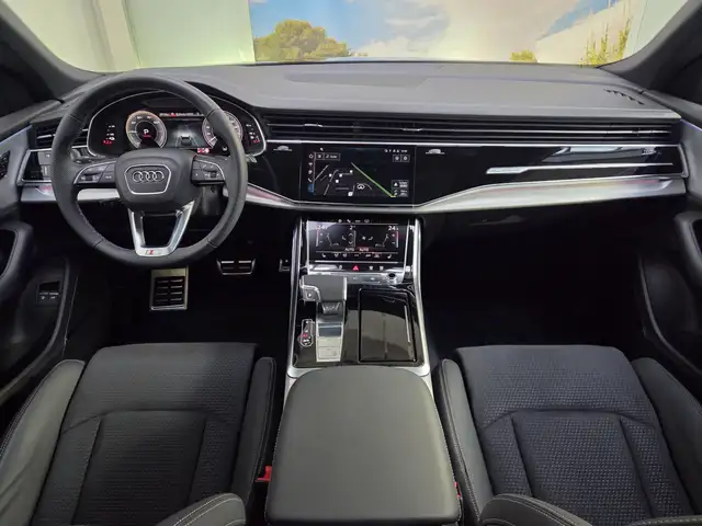 Audi Q8 view 7