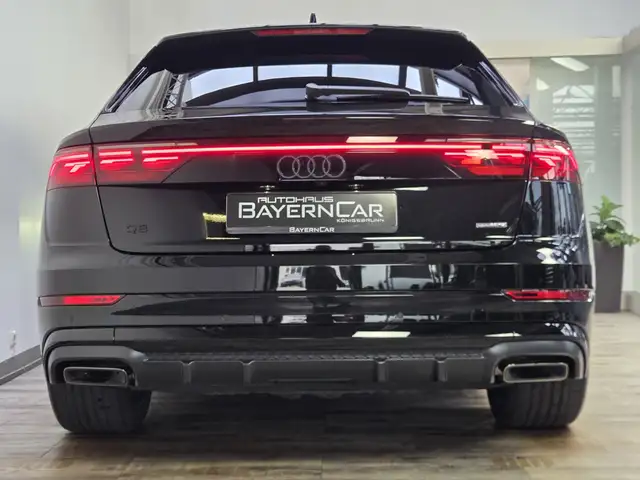 Audi Q8 view 5