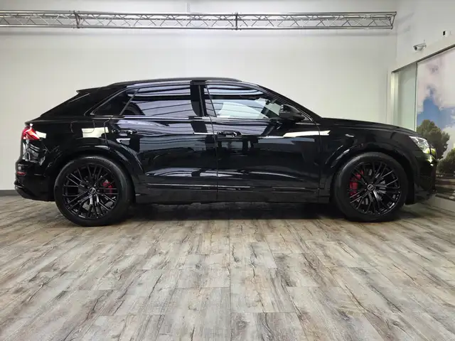 Audi Q8 view 4