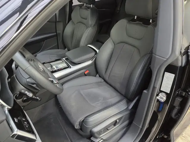 Audi Q8 view 14