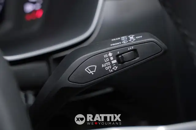Audi Q3 view 14