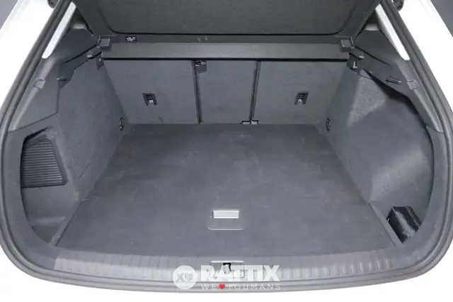 Audi Q3 view 7
