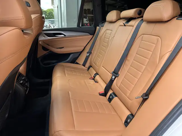 BMW X3 view 11