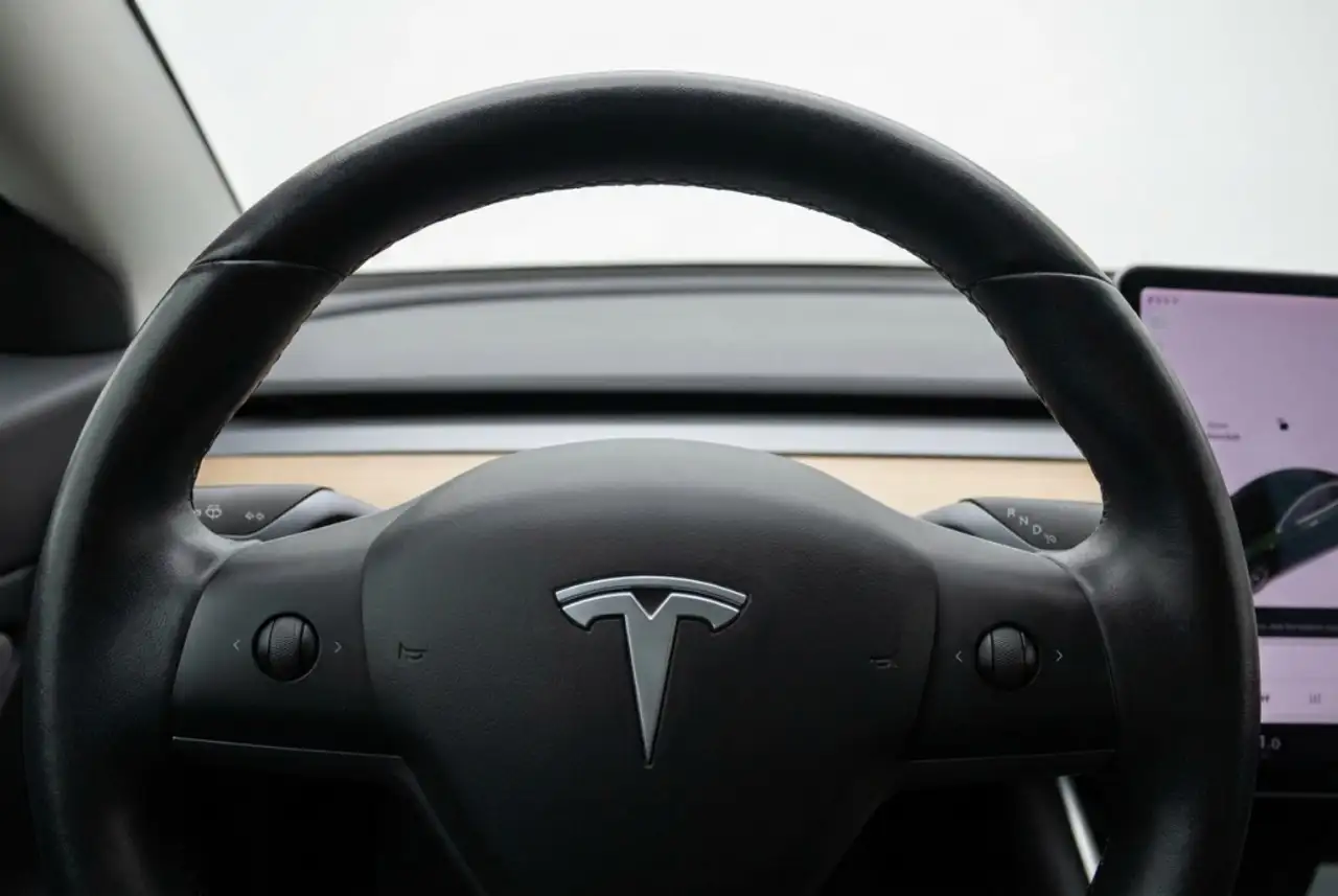 TESLA MODEL 3 GRANDE AUTONOMIE 75 kWh 351ch 4X4 - AUTOPILOT - CUIR NAPPA - SIÈGES CHAUFFANTS AVANT/ARRIÈRE - ATTELAGE AMOVIBLE