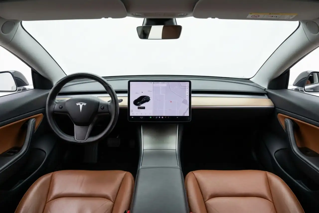 TESLA MODEL 3 GRANDE AUTONOMIE 75 kWh 351ch 4X4 - AUTOPILOT - CUIR NAPPA - SIÈGES CHAUFFANTS AVANT/ARRIÈRE - ATTELAGE AMOVIBLE