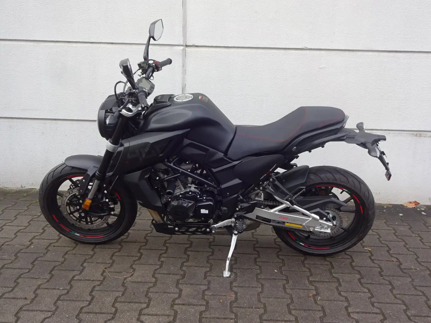 Motobi DL 400 Naked ABS EURO5 V2 2-Zylinder Negro - 2