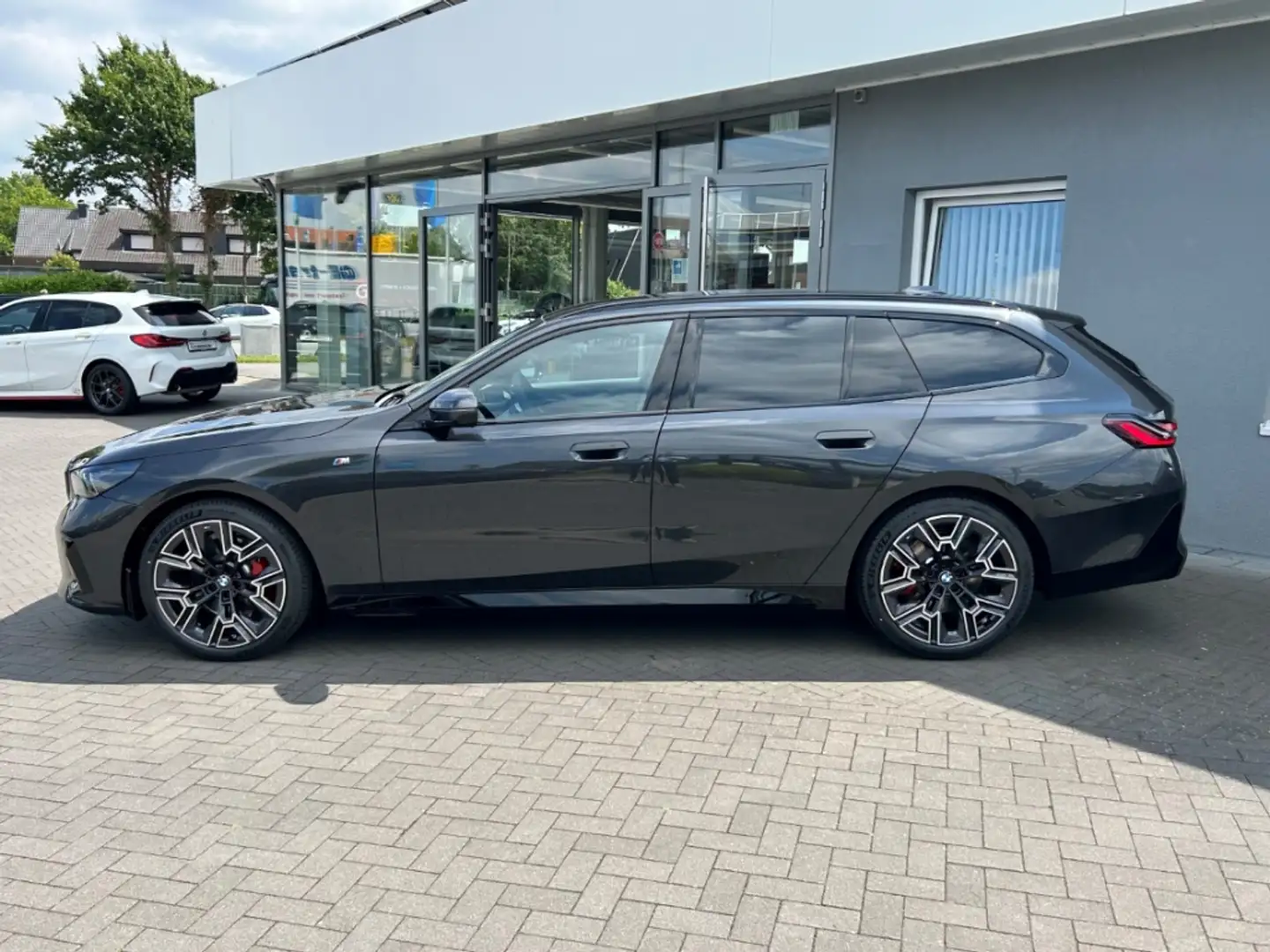 BMW 520 d M Sport Pro AHK 360° Driv-Assis-Pro Grau - 2