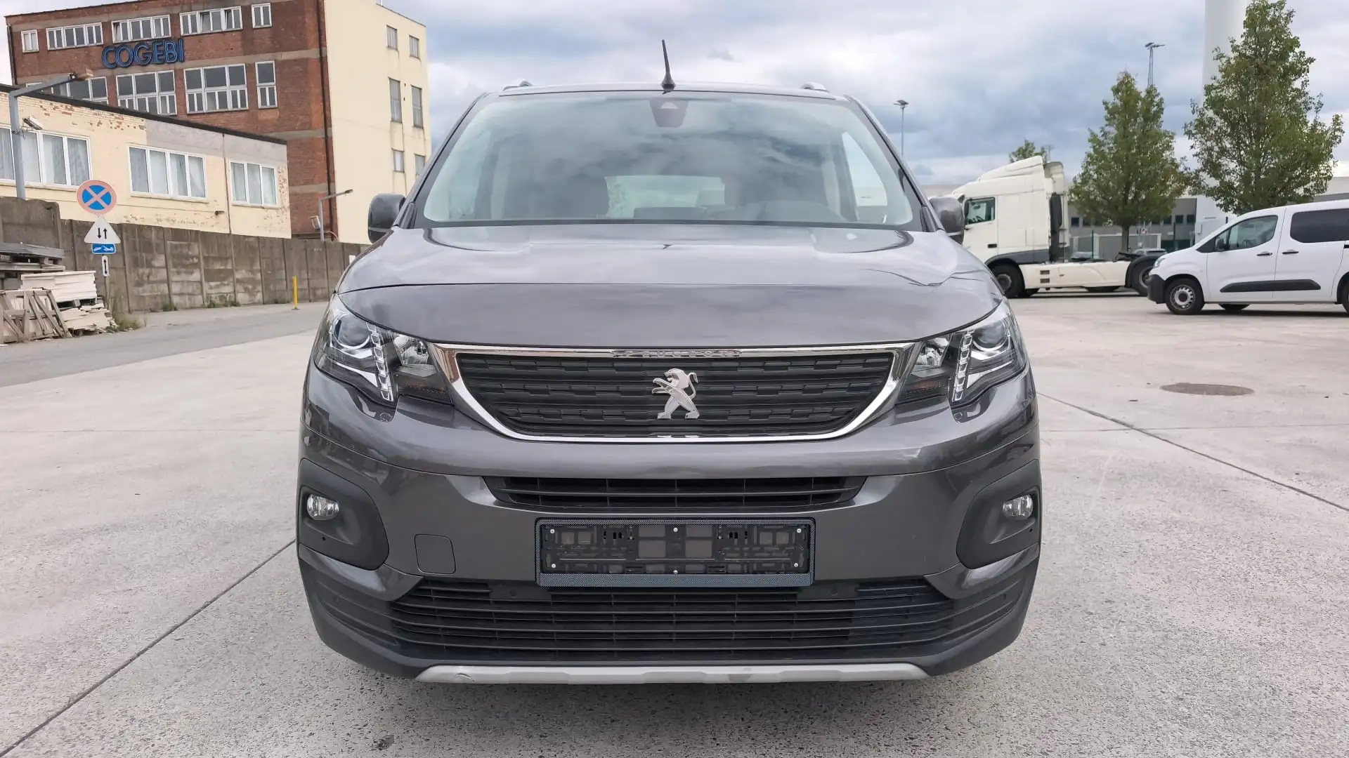 Peugeot Rifter 1.5 BlueHDi Long Allure Gris - 1