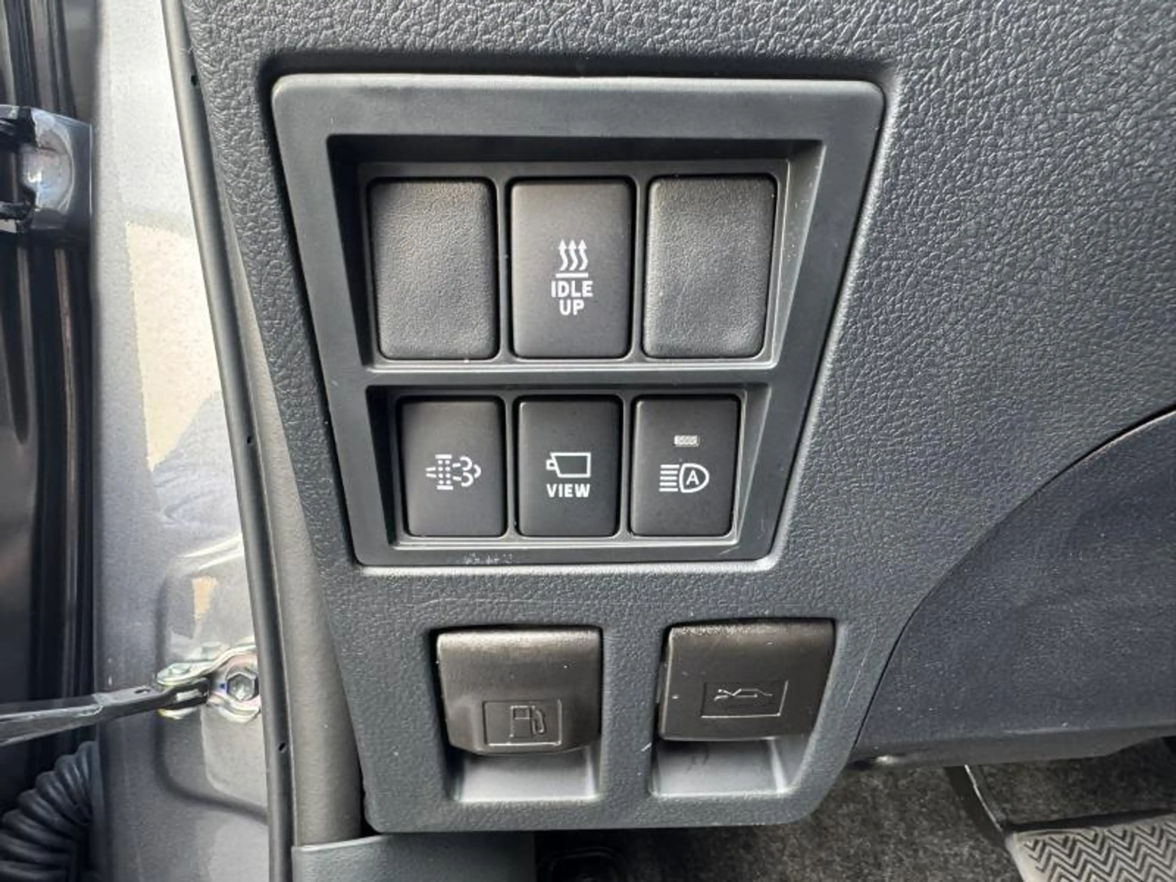 Toyota Hilux 2.8L Diesel MHEV 6AT Invincible NEUF ! — photo 15
