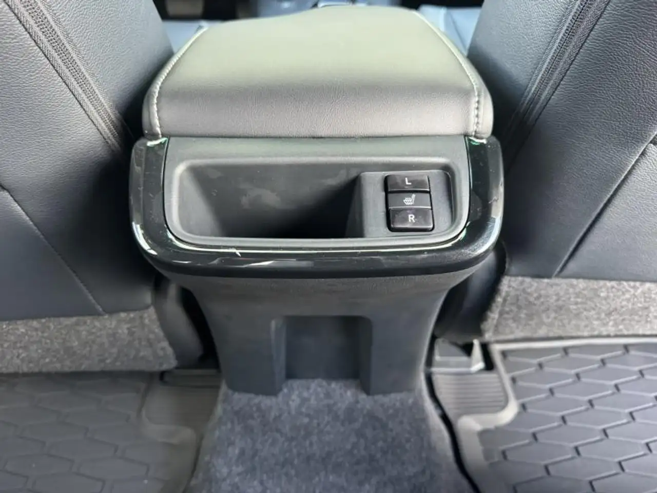 Toyota Hilux 2.8L Diesel MHEV 6AT Invincible NEUF !, миниатюра 12