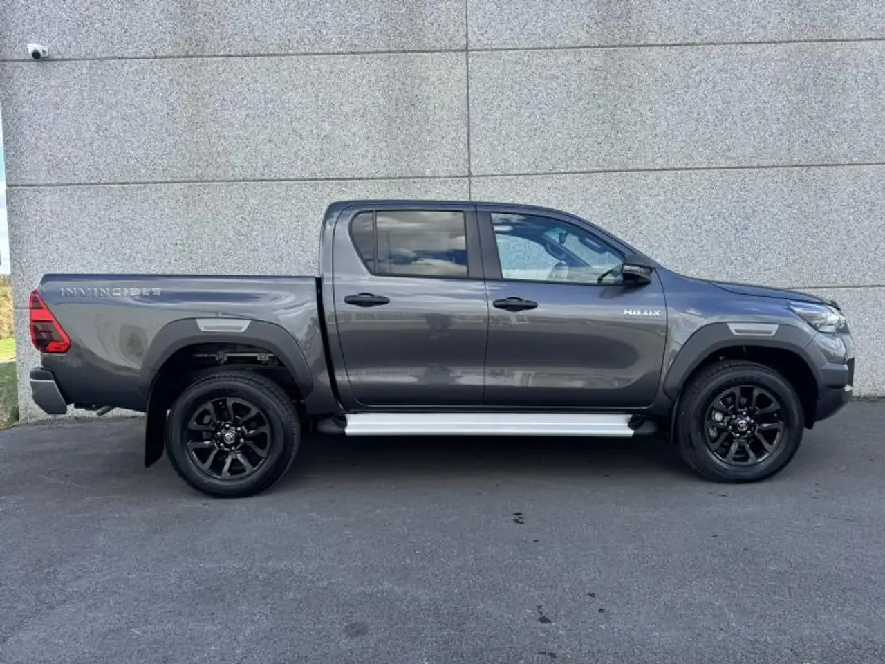 Toyota Hilux 2.8L Diesel MHEV 6AT Invincible NEUF !, миниатюра 5
