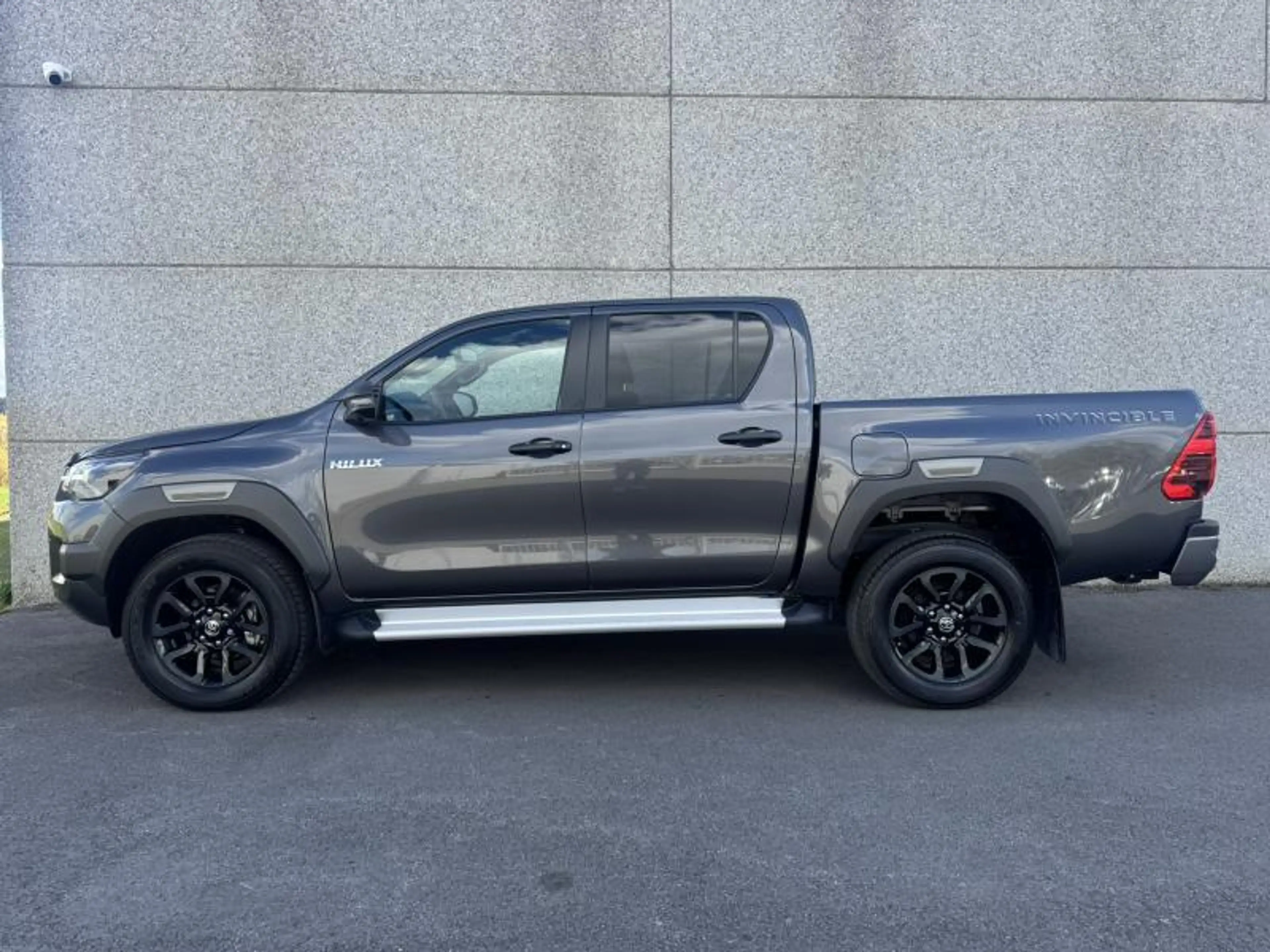 Toyota Hilux 2.8L Diesel MHEV 6AT Invincible NEUF ! — photo 4