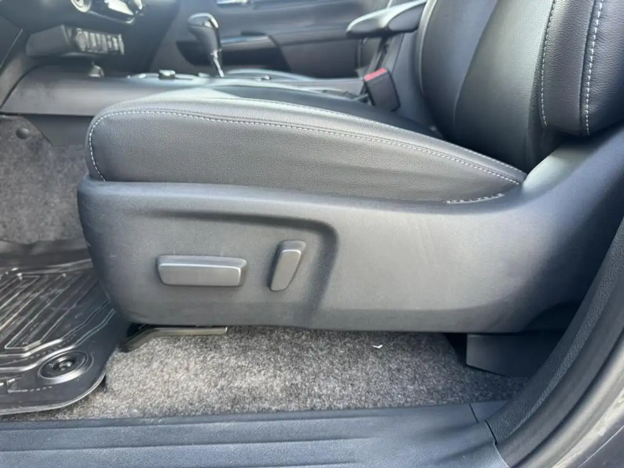 Toyota Hilux 2.8L Diesel MHEV 6AT Invincible NEUF !, миниатюра 16