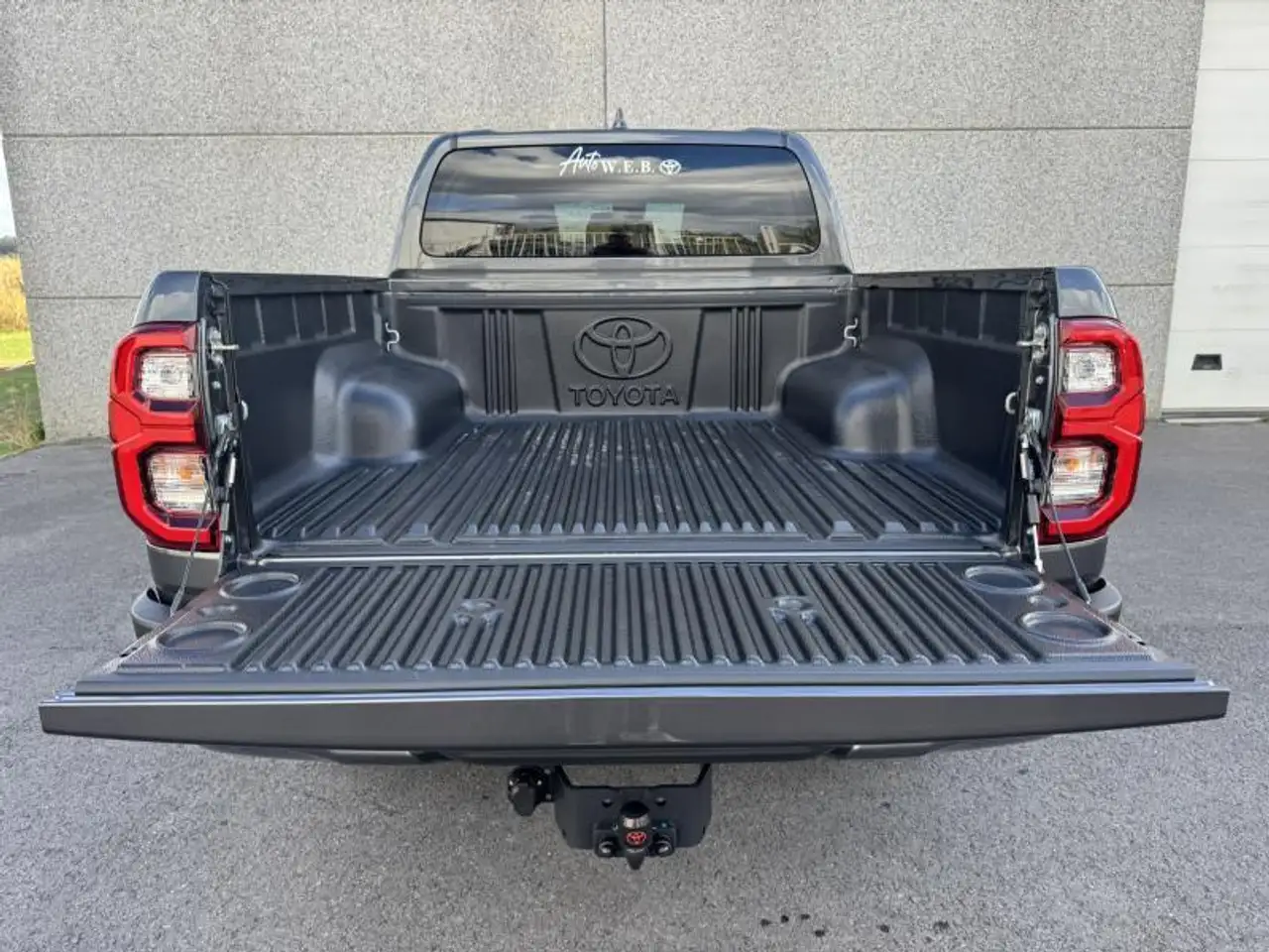 Toyota Hilux 2.8L Diesel MHEV 6AT Invincible NEUF !, миниатюра 7