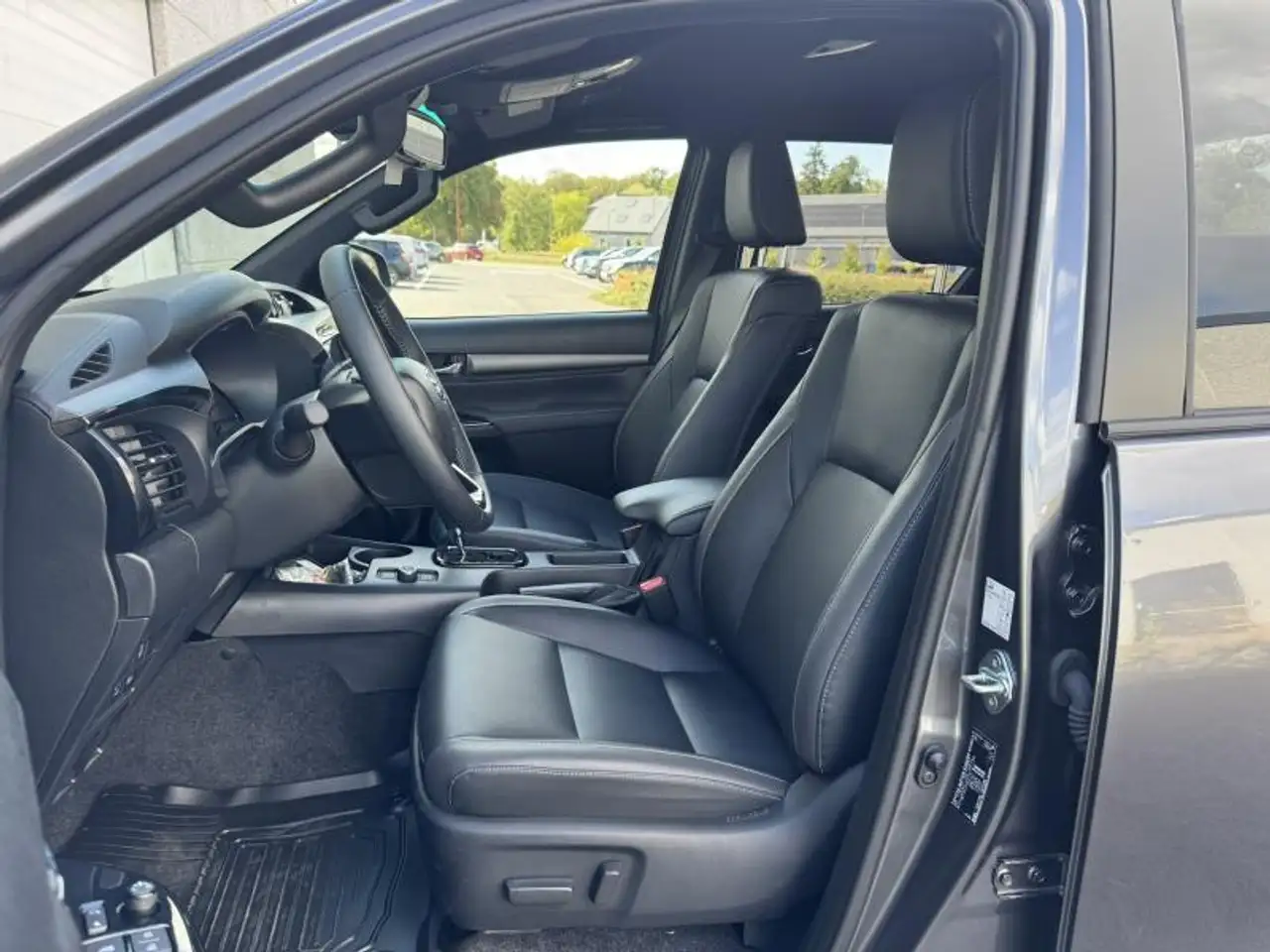 Toyota Hilux 2.8L Diesel MHEV 6AT Invincible NEUF !, миниатюра 17